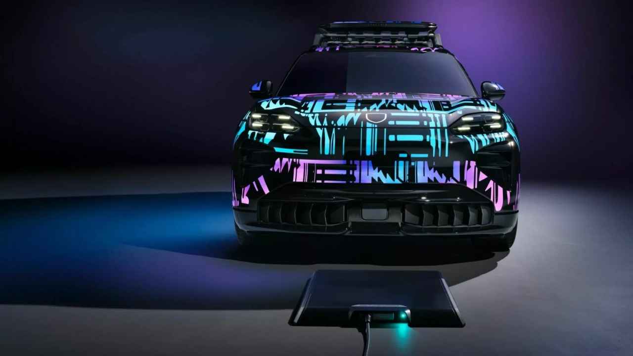 بورشه كايين 2025 الكهربائية تعيد تعريف الراحة: ثورة في شحن السيارات بدون كابلات