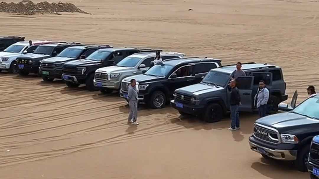 Desert Dune Climb: Who is the Champion?