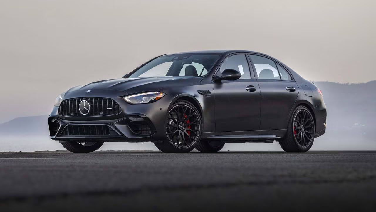 مرسيدس-بنز CLS 63 AMG: دليلك الشامل لهذه السيارة الرياضية الفاخرة
