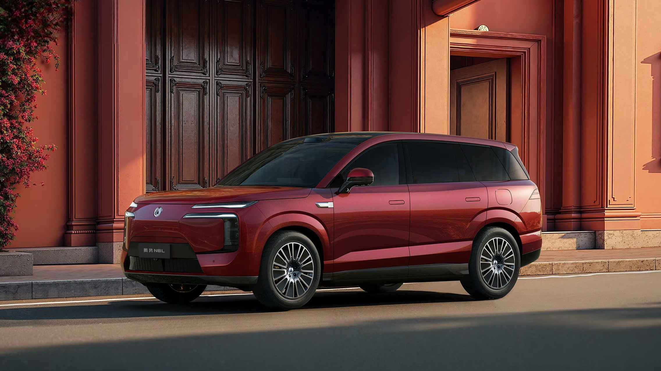 Denza N8L Six-Seater SUV Interior Unveiled Ahead of Pre-Sales
