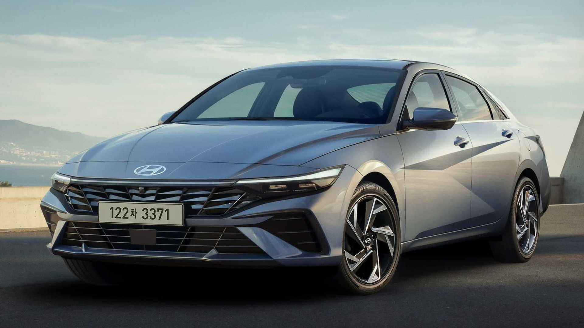 Avante vs Elantra 2025:Which Compact Sedan Delivers Better Value?