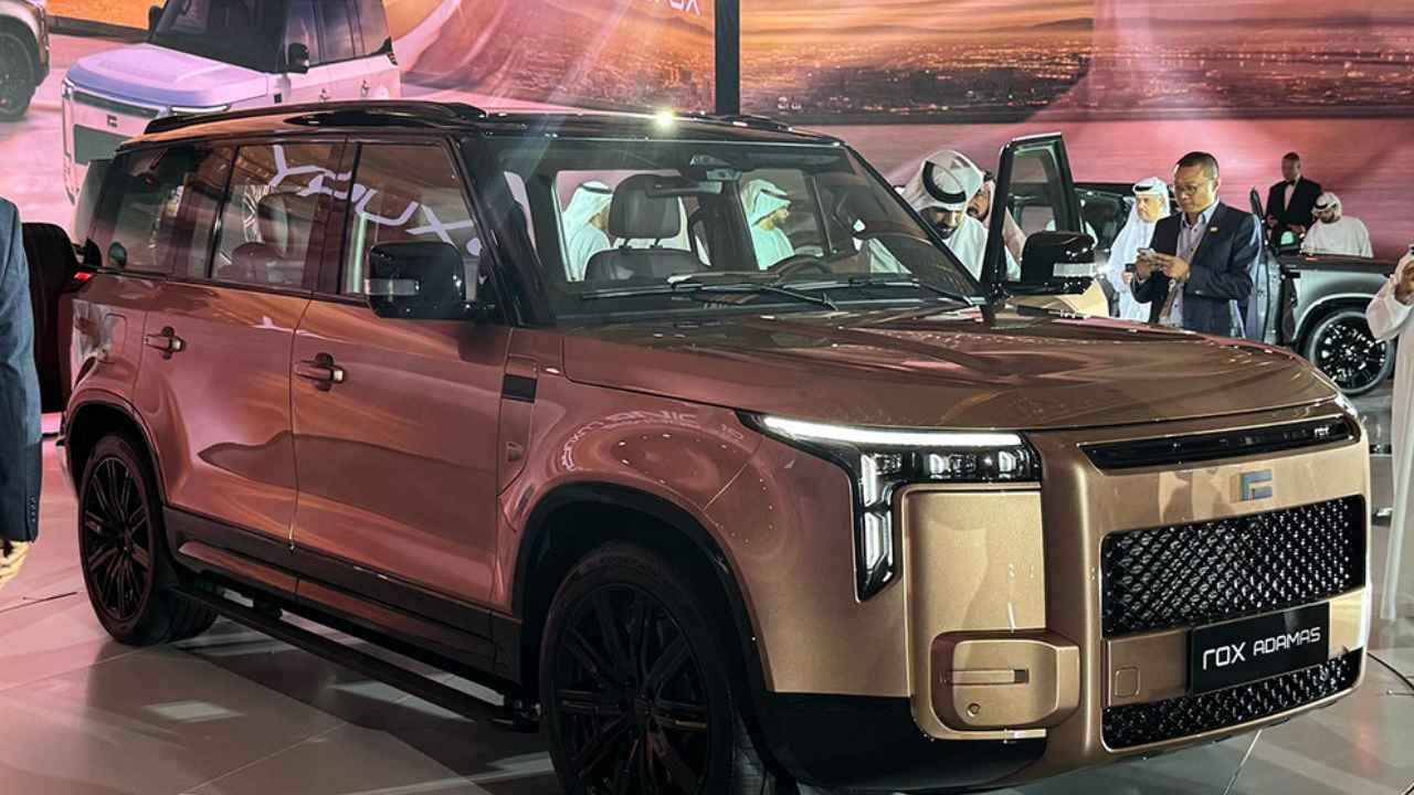 روكس أداماس 2025: الظهور العالمي المذهل في أبوظبي يُعيد تعريف الفخامة والطاقة الذكية في عالم سيارات SUV﻿