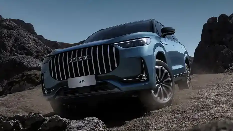 Detailed Comparison between Jaecoo J8 2025 and GAC GS8 Traveler 2026 in Saudi Arabia