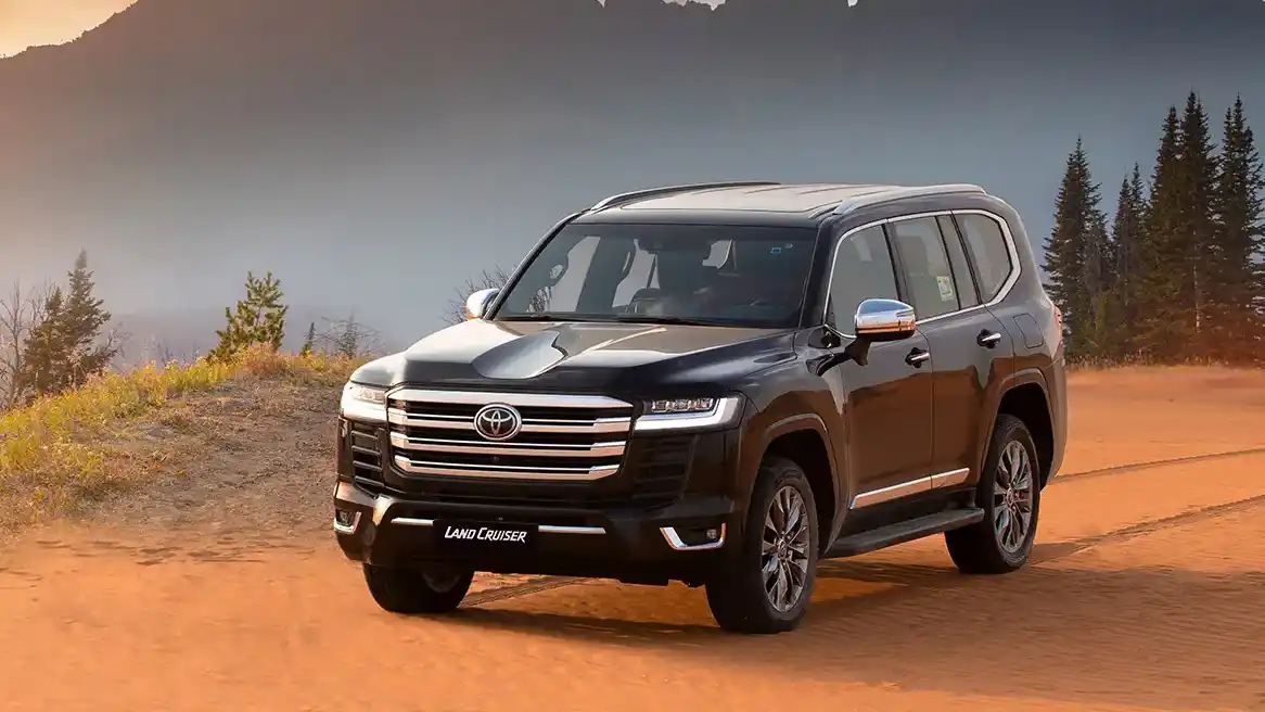 مقارنة بين هونتشي H7 ولاند كروزر: اختلاف فلسفتين على الطريق السعودي