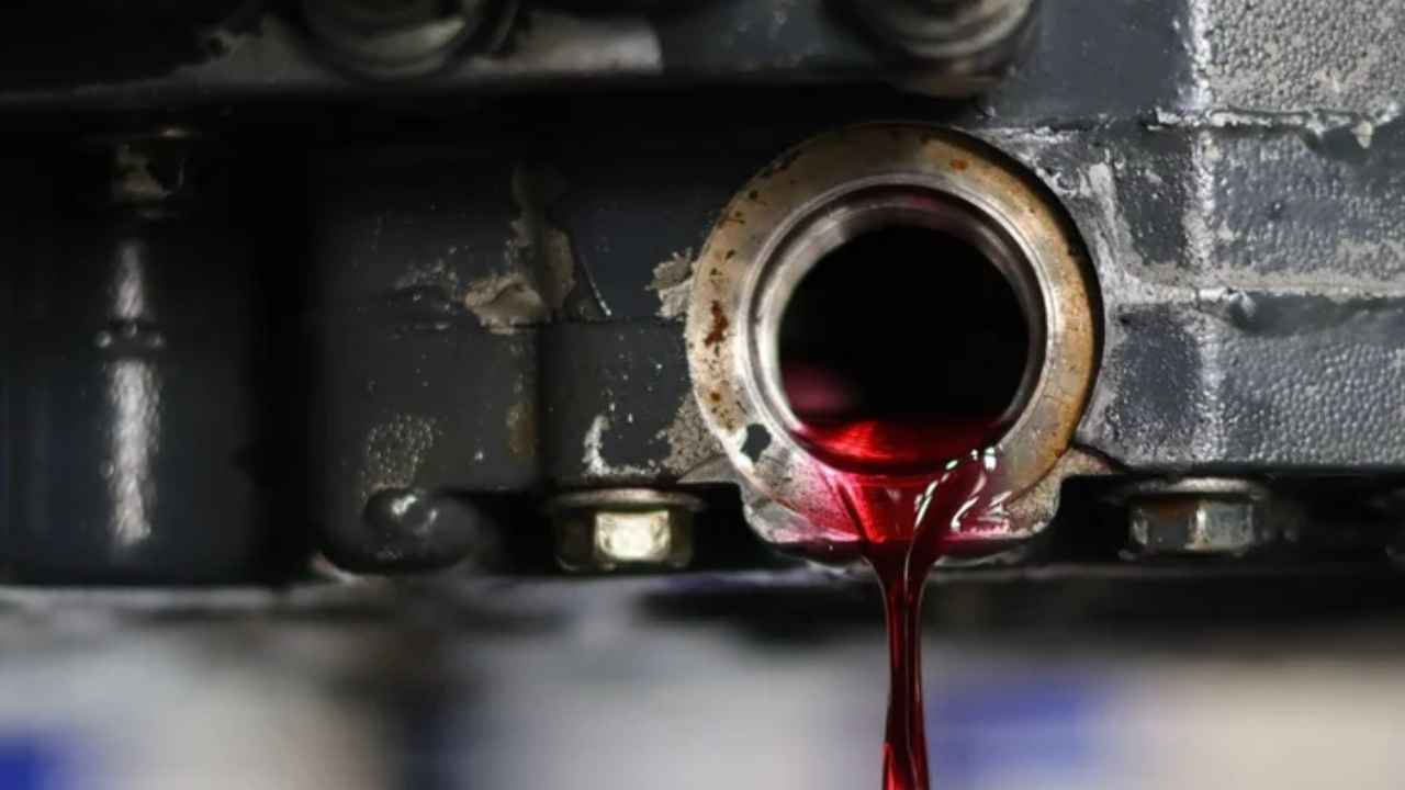 ذراع التغيير عالق؟ الأسباب الشائعة والحلول الذكية قبل زيارة ورشة الجير