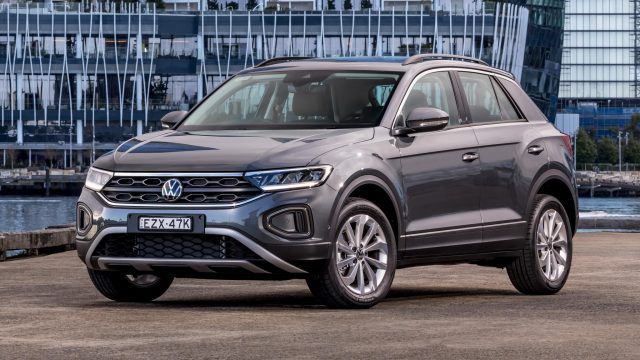 في عالم السيارات المتطور باستمرار، تبرز فولكس واجن T-Roc لعام 2024 كأيقونة تمزج بين الرفاهية والمتعة في تجربة القيادة، مقدمة خياراً مثالياً للعائلات الصغيرة والشباب على حد سواء.