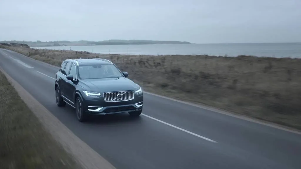 Volvo will unveil the updated XC90 on September 4, continuing to offer plug-in hybrid models.