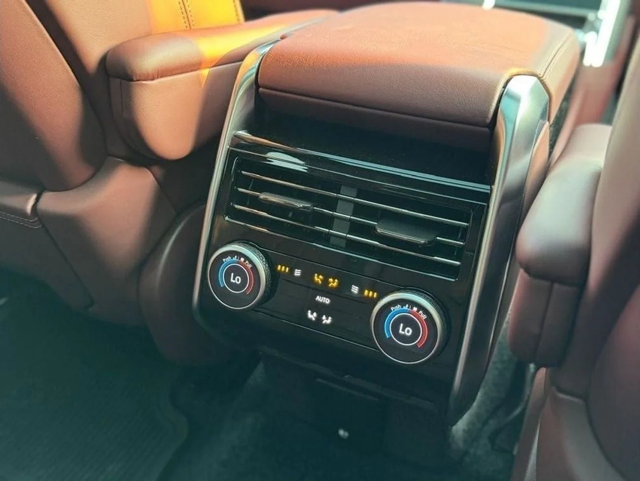 Discover undefined undefined Exterior Interior Images.Find all aspects and details of cars.