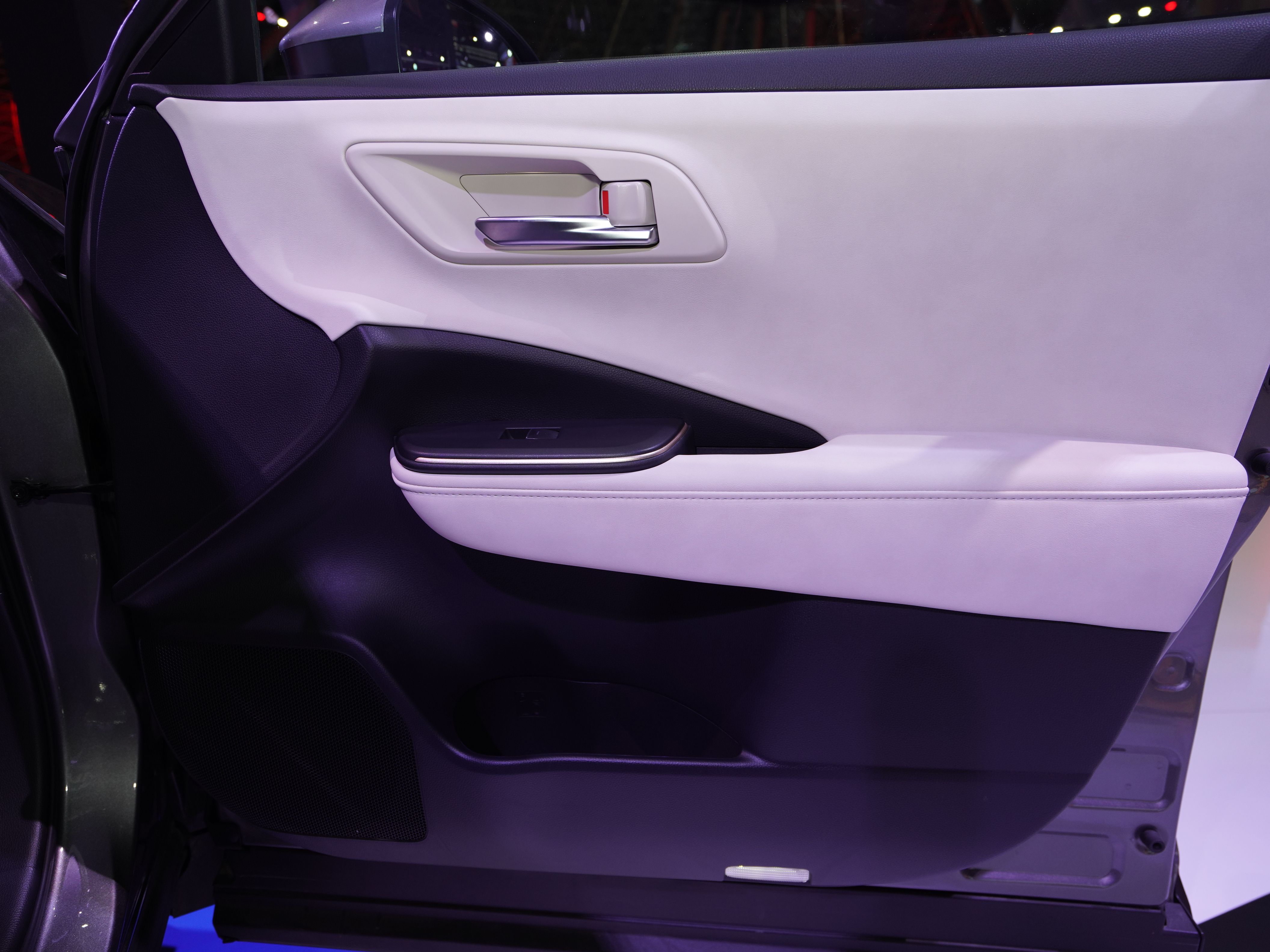 https://gcc-1307444343.cos.accelerate.myqcloud.com/cc/car-image/0621821e