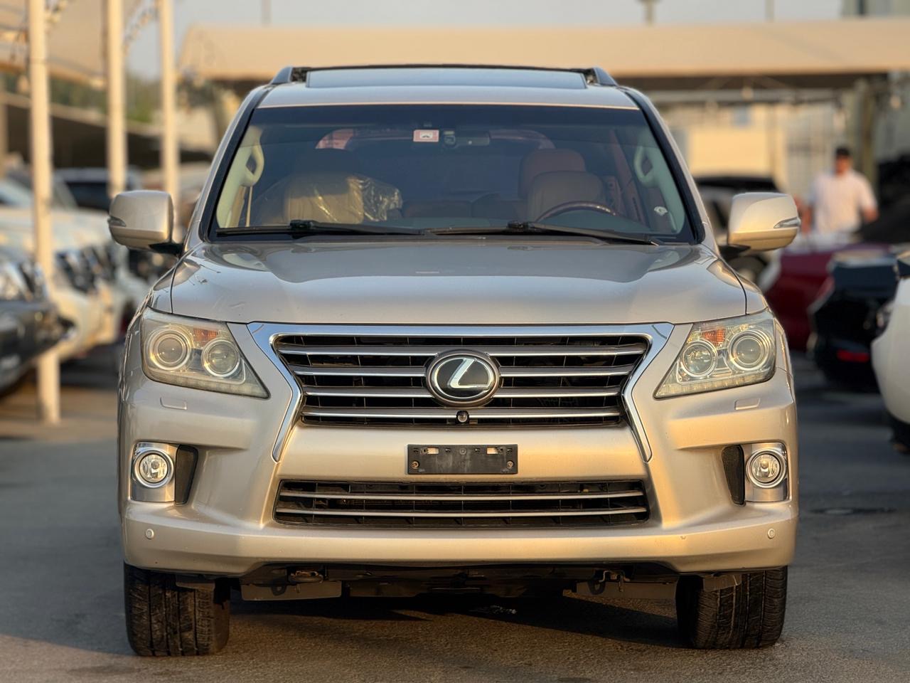 لكزس LX 2013