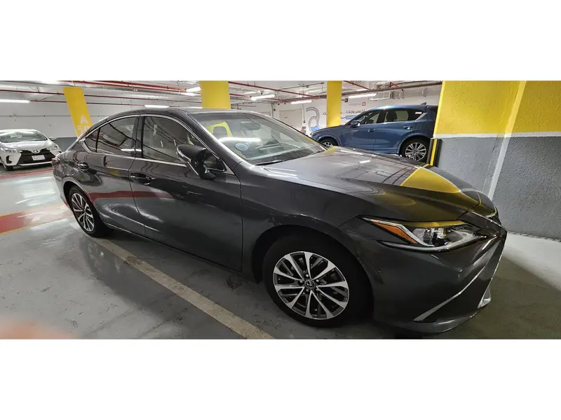 Lexus ES 2022