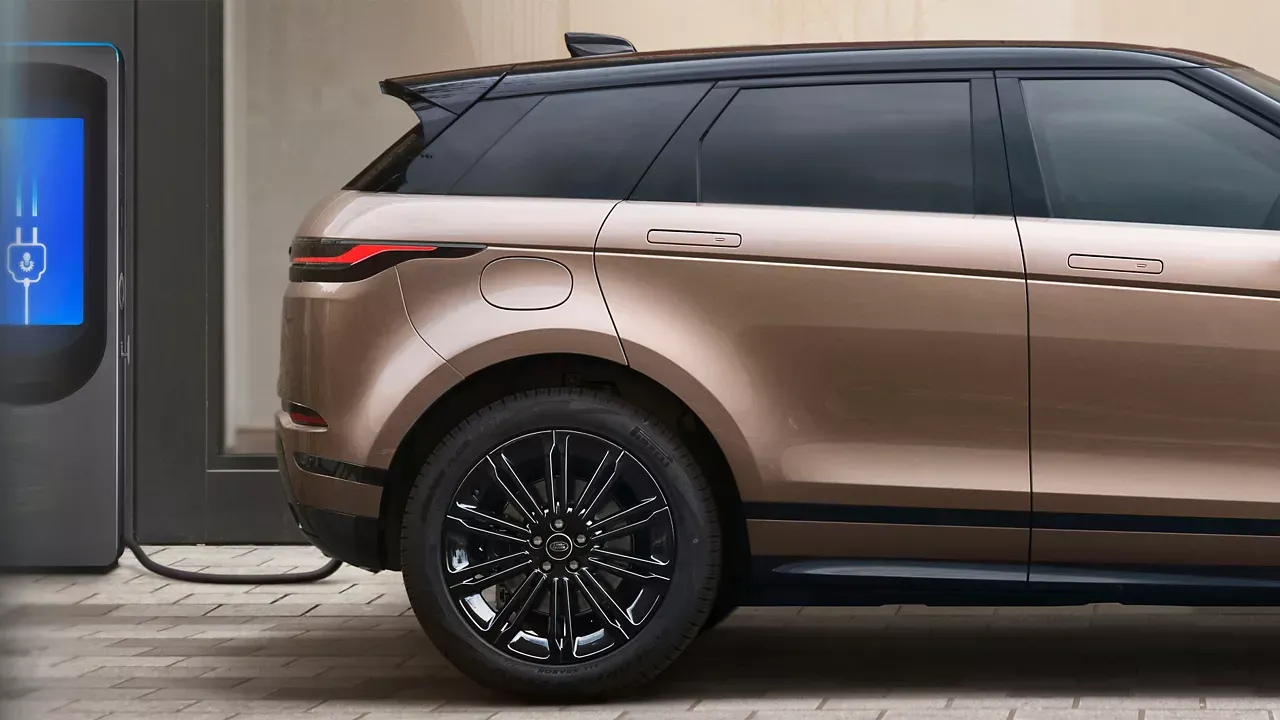 Discover Landrover Land Rover Range Rover Evoque Land Rover Range Rover Evoque 2023 2.0T R-Dynamic HSE (200 PS)  Exterior Interior Images.Find all aspects and details of cars.