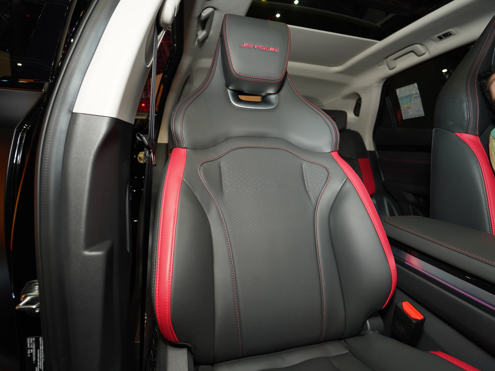 Discover JETOUR Jetour Dashing Exterior Interior Images.Find all aspects and details of cars.