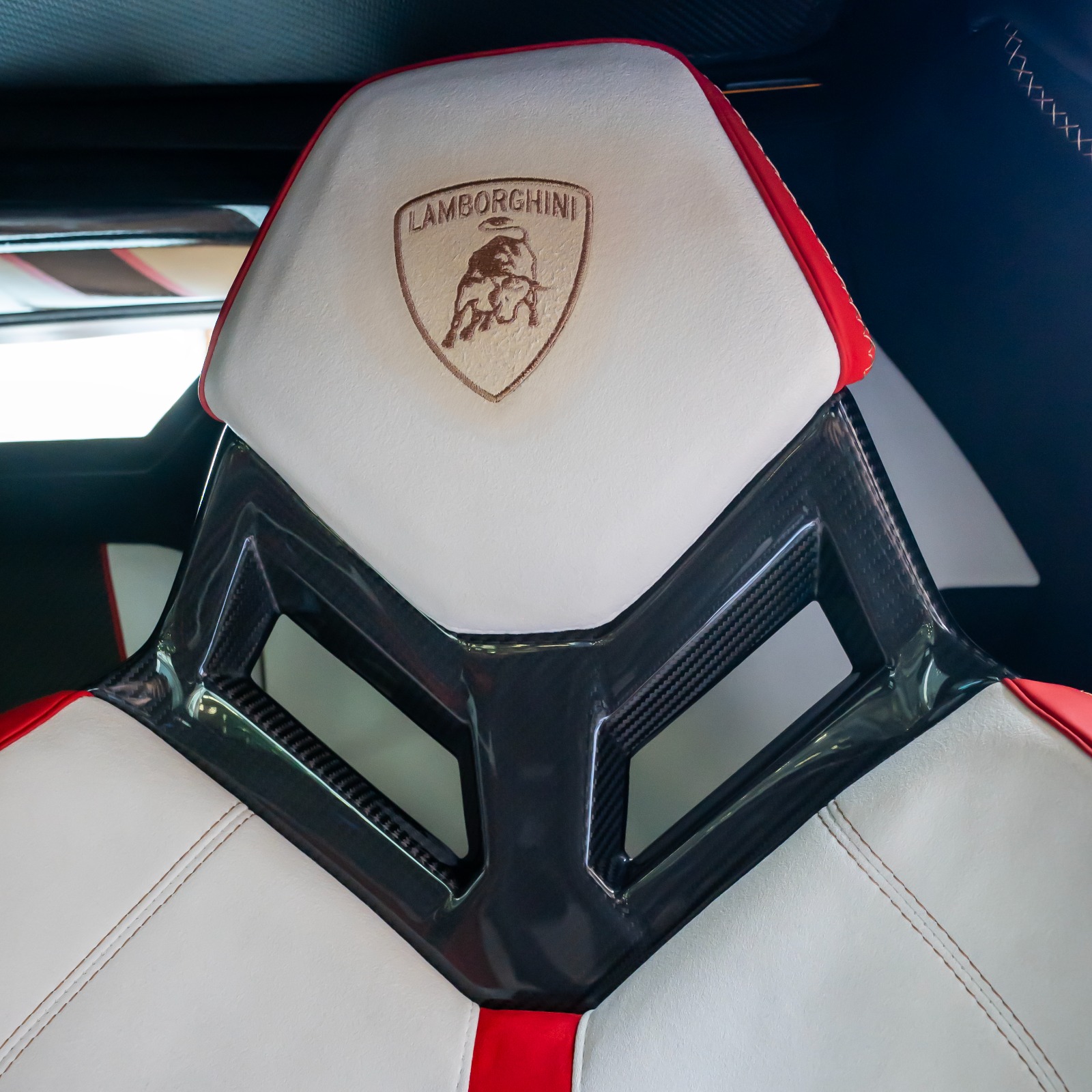 لامبورجيني افنتادور 2020