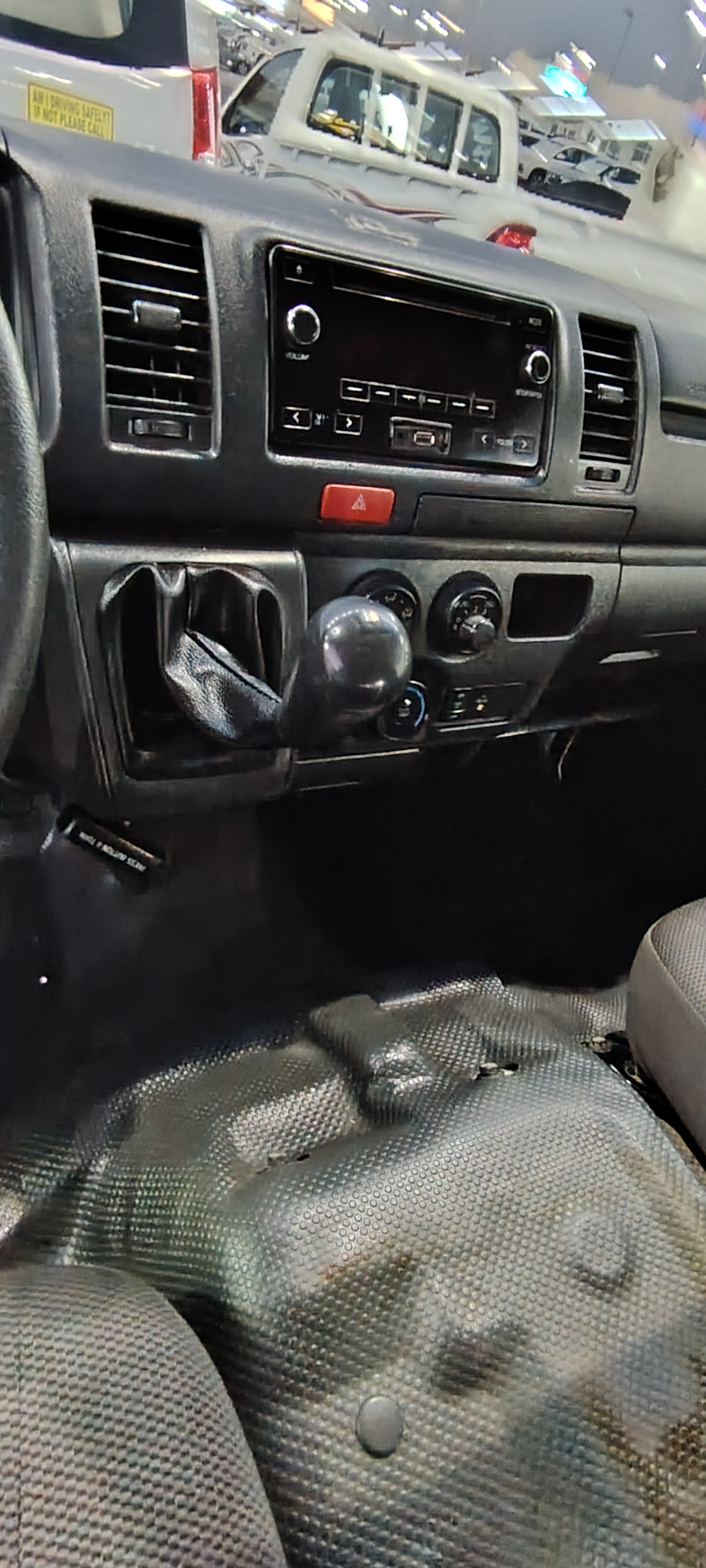 Toyota Hiace 2015 2.7L