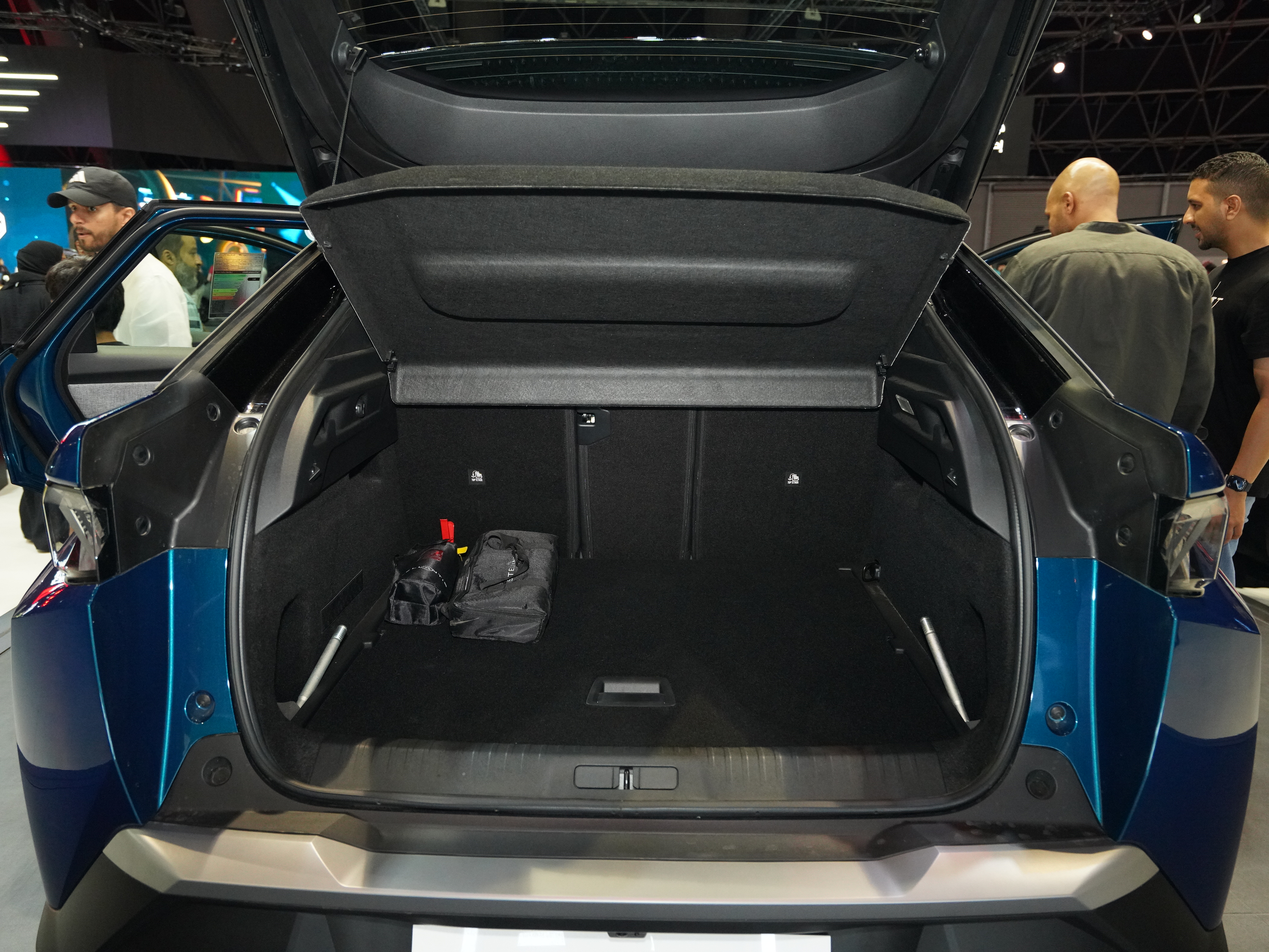 https://gcc-1307444343.cos.accelerate.myqcloud.com/cc/car-image/2394176c