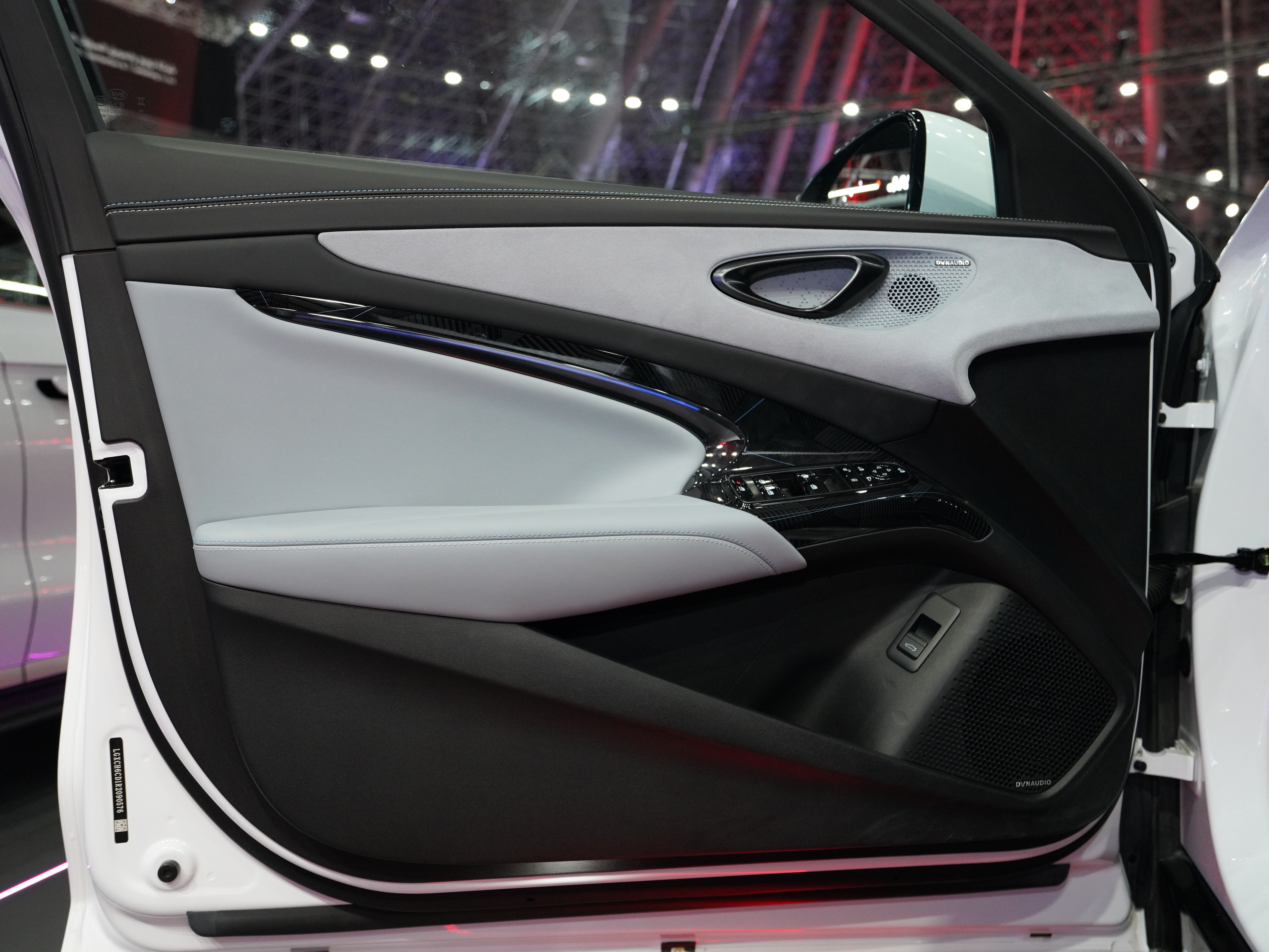 https://gcc-1307444343.cos.accelerate.myqcloud.com/cc/car-image/23f23c5e