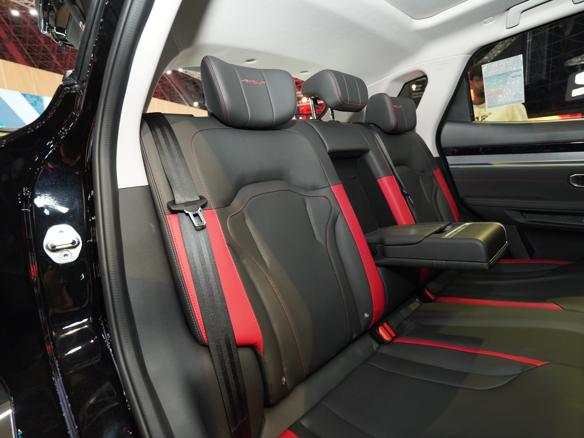 Discover JETOUR Jetour Dashing Exterior Interior Images.Find all aspects and details of cars.