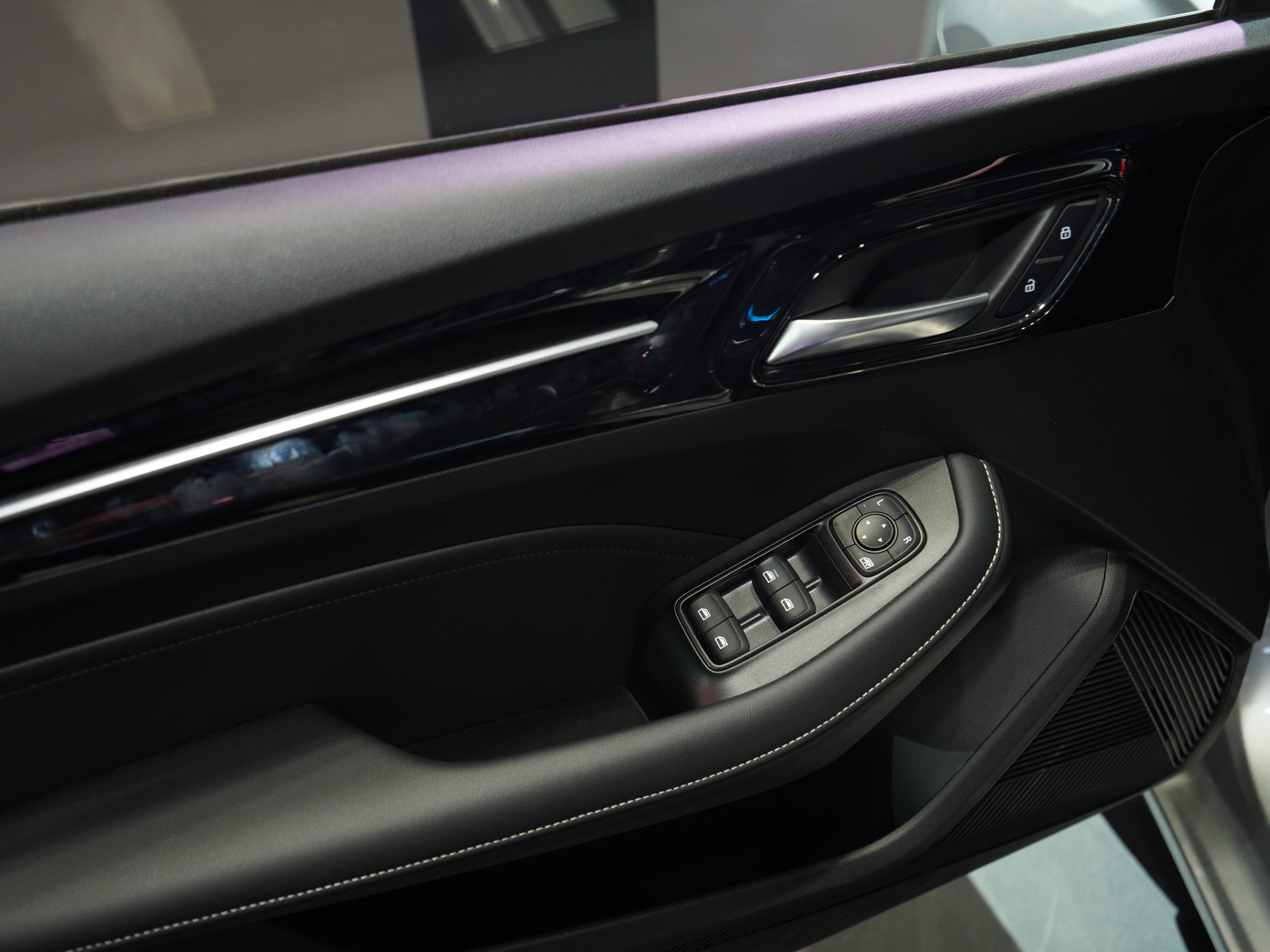 https://gcc-1307444343.cos.accelerate.myqcloud.com/cc/car-image/25a82565
