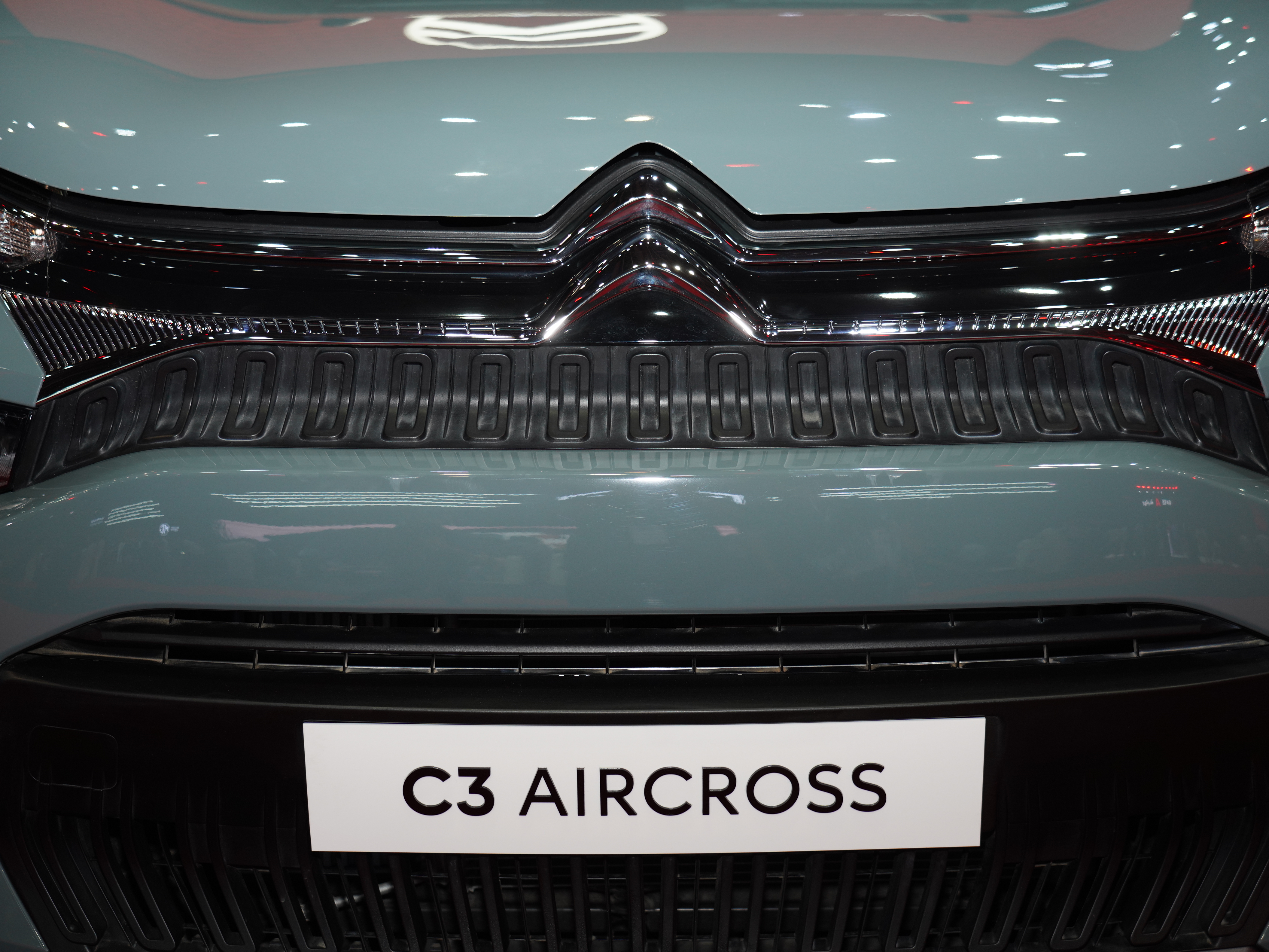 استكشف  سيتروين  سيتروين C3 Aircross الصور الخارجية والداخلية. اكتشف جميع جوانب وتفاصيل السيارات.