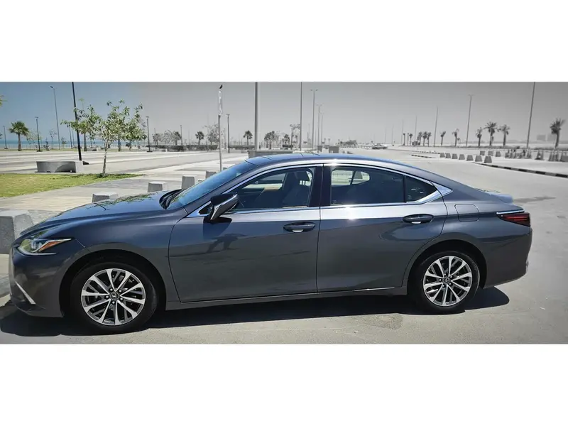 Lexus ES 2022