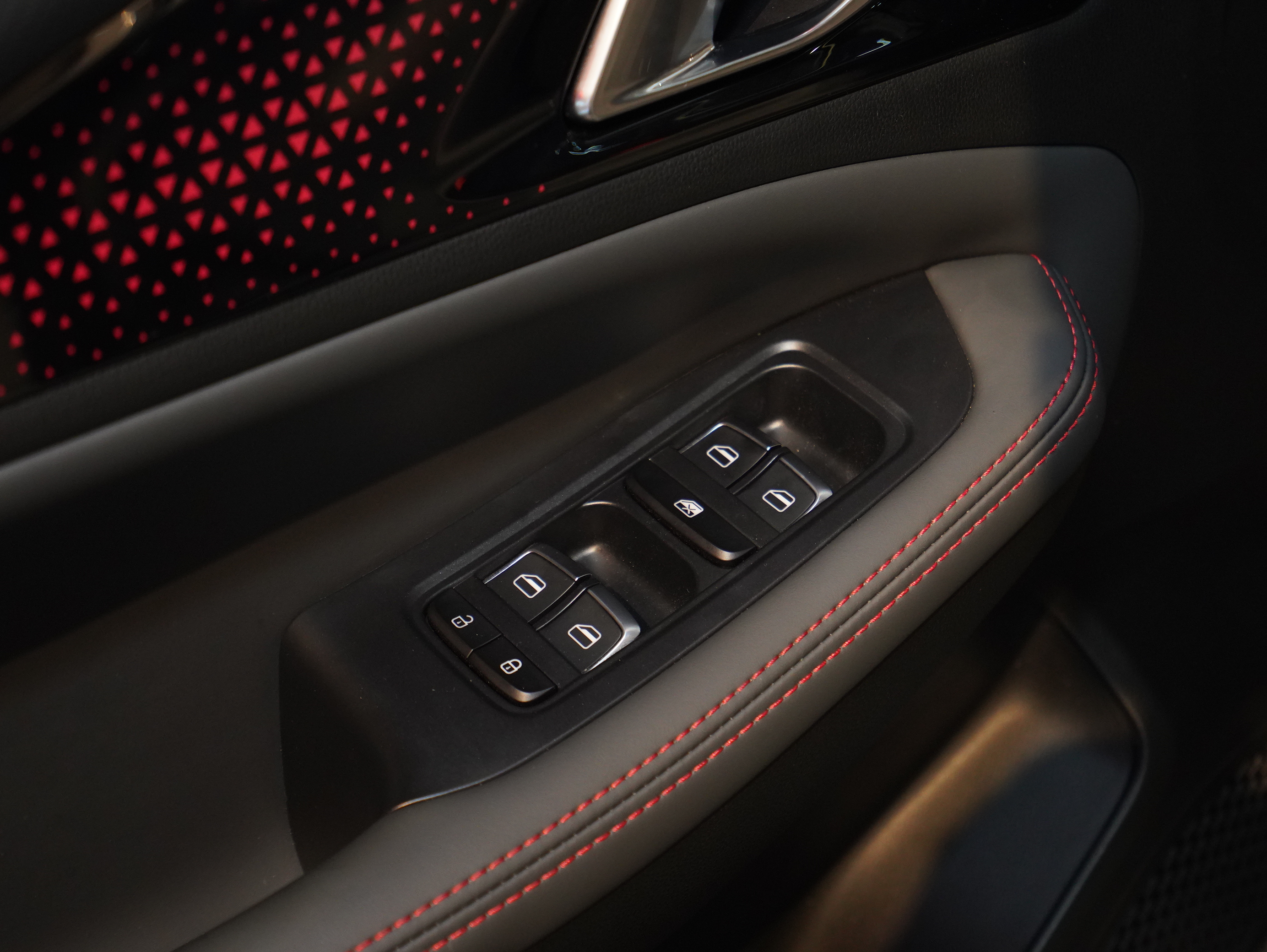 https://gcc-1307444343.cos.accelerate.myqcloud.com/cc/car-image/294461f9