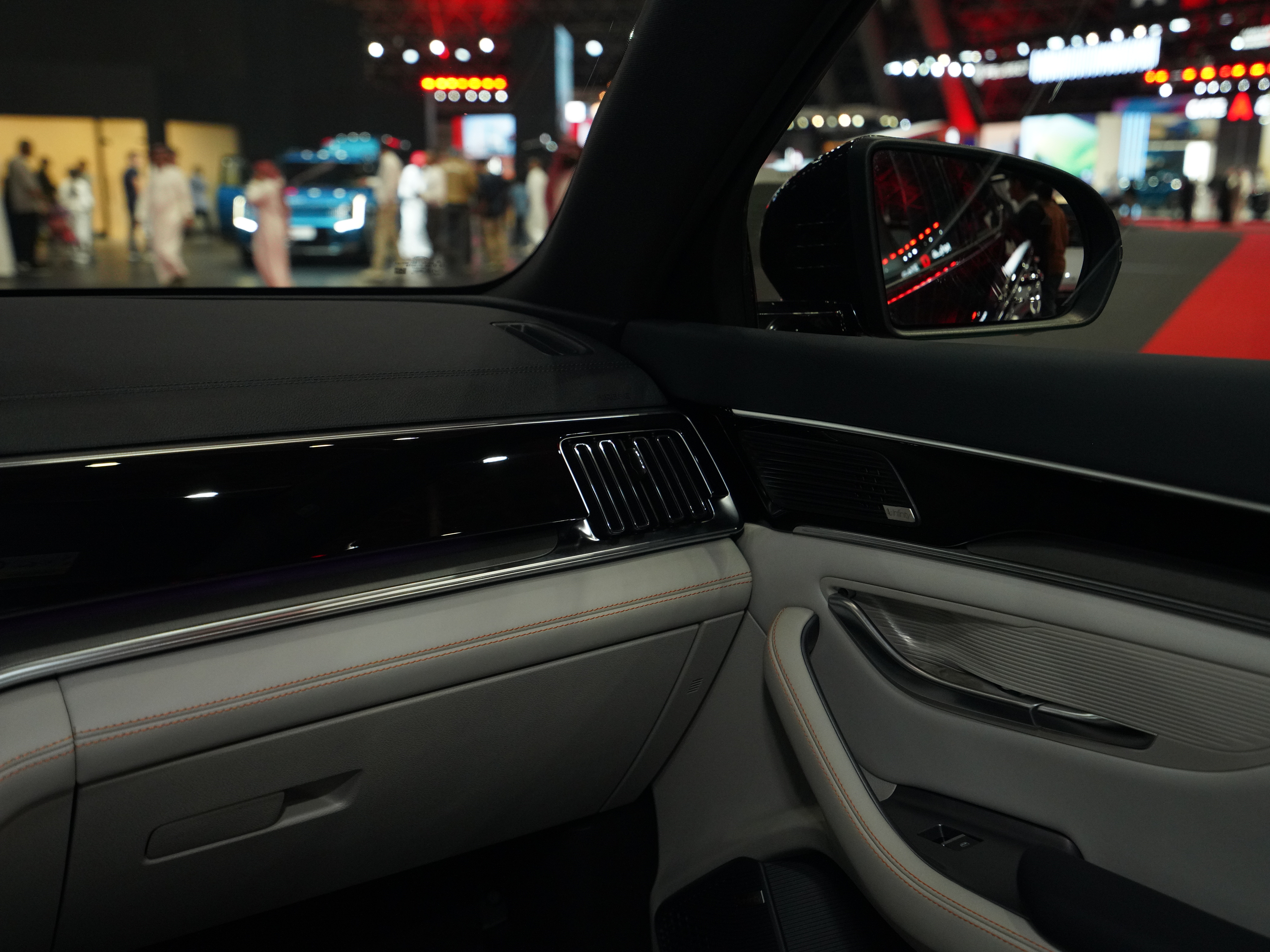 https://gcc-1307444343.cos.accelerate.myqcloud.com/cc/car-image/2975ae45