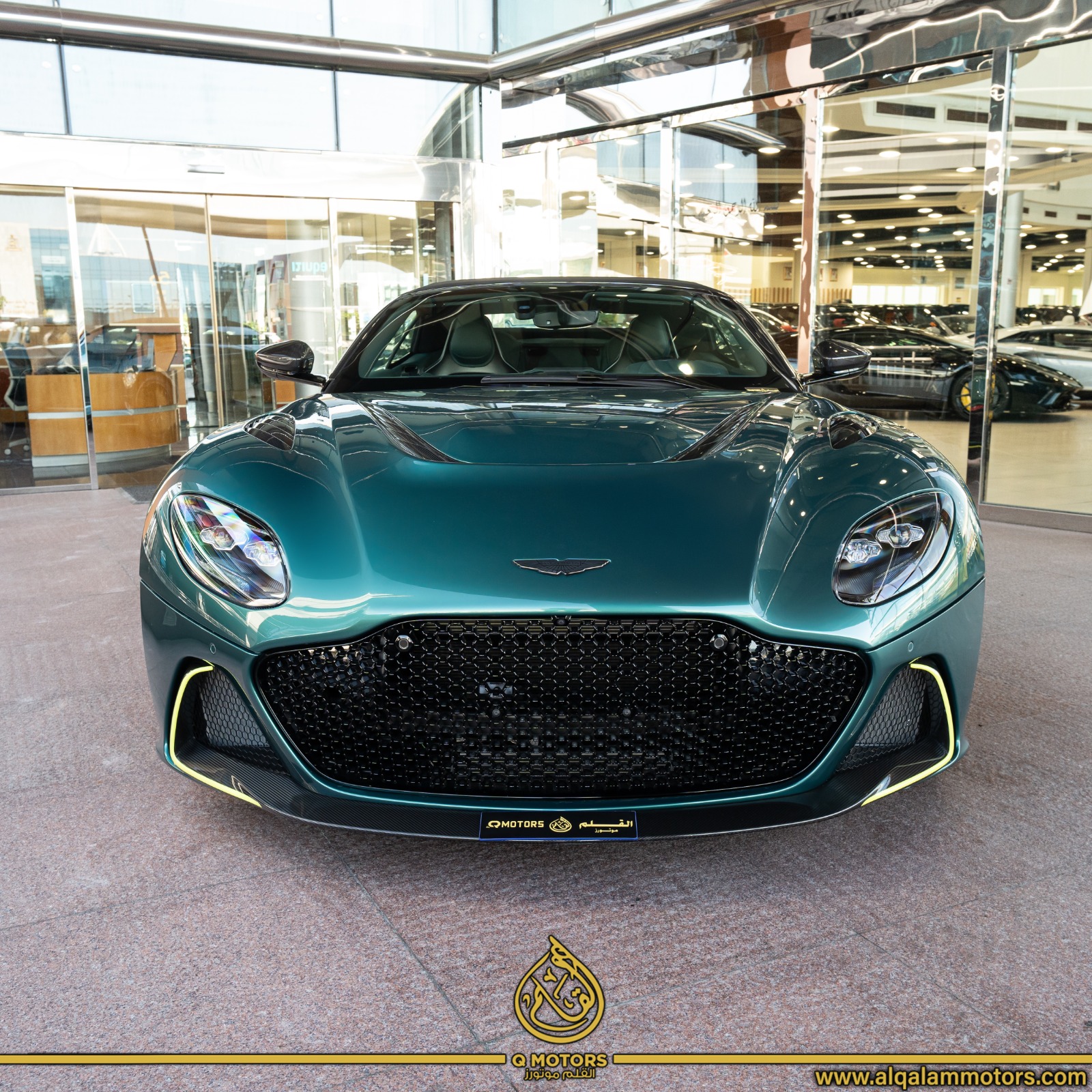 Aston Martin DBS 2023