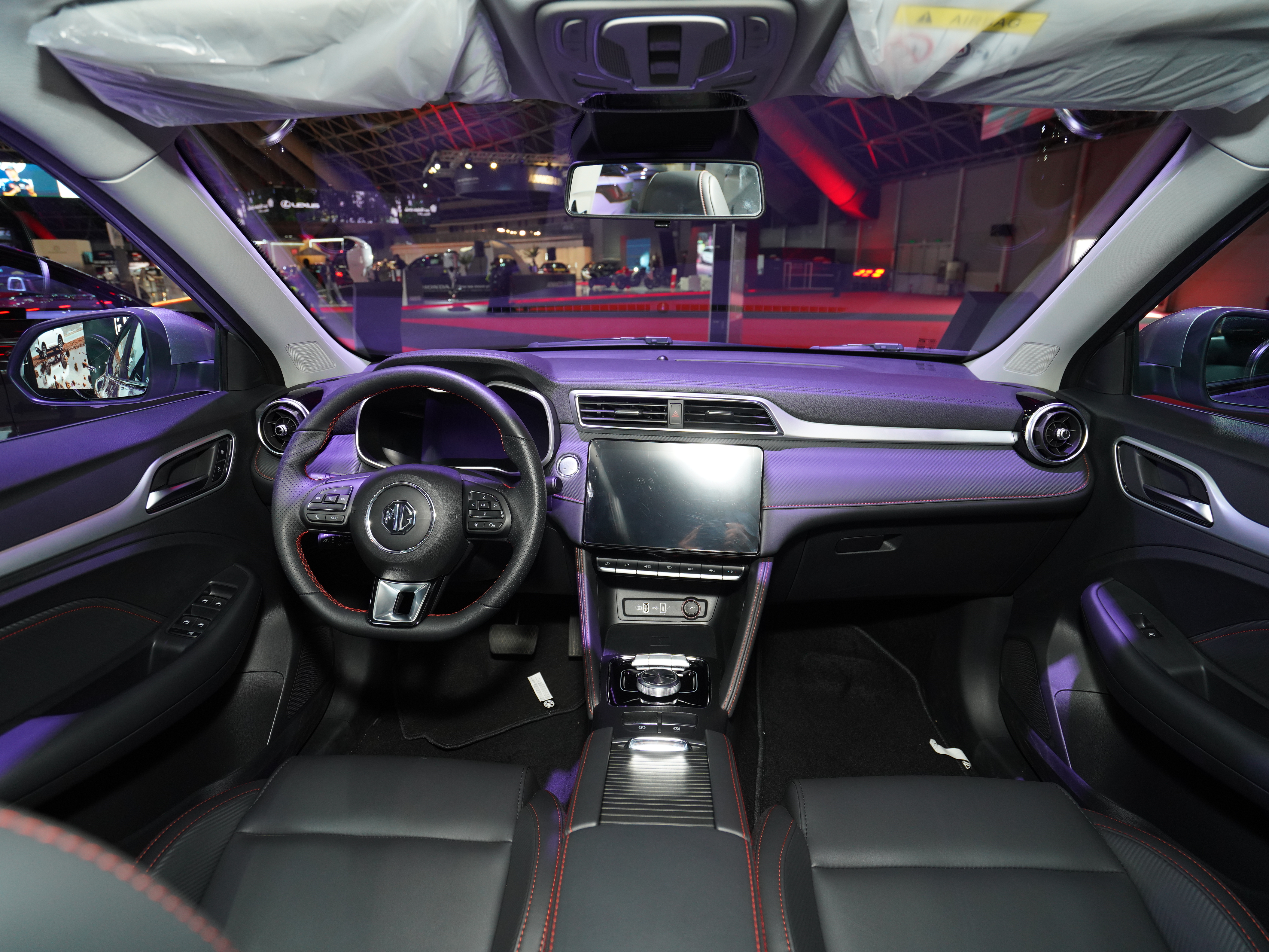 الصورة interior 1 لطراز MG ZS EV