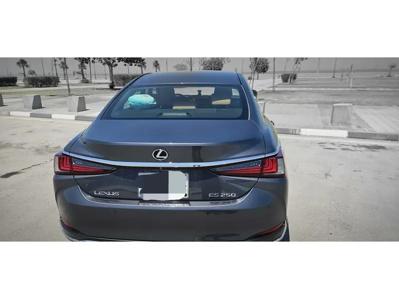Lexus ES 2022