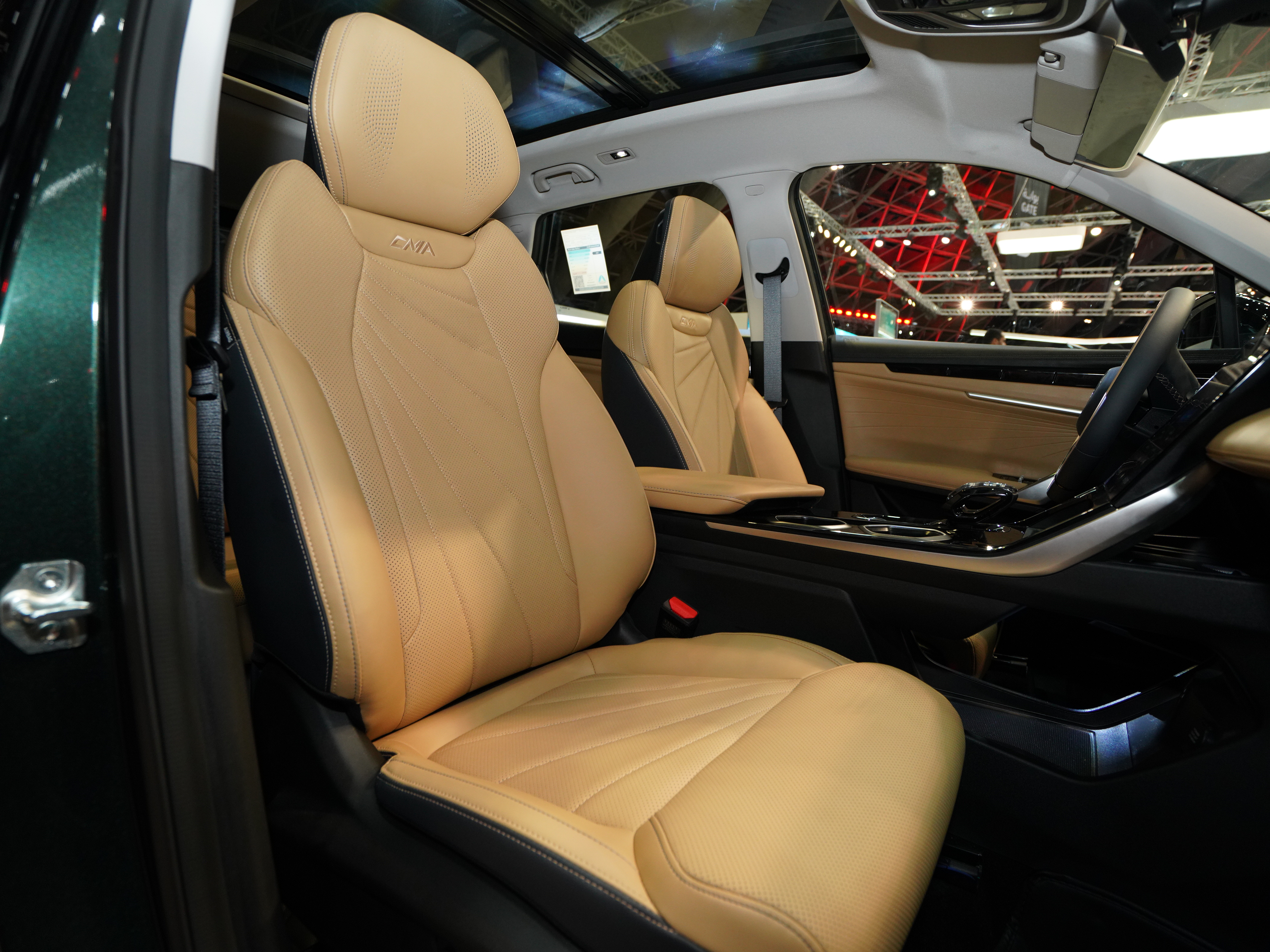 Discover Geely Geely Starray Exterior Interior Images.Find all aspects and details of cars.