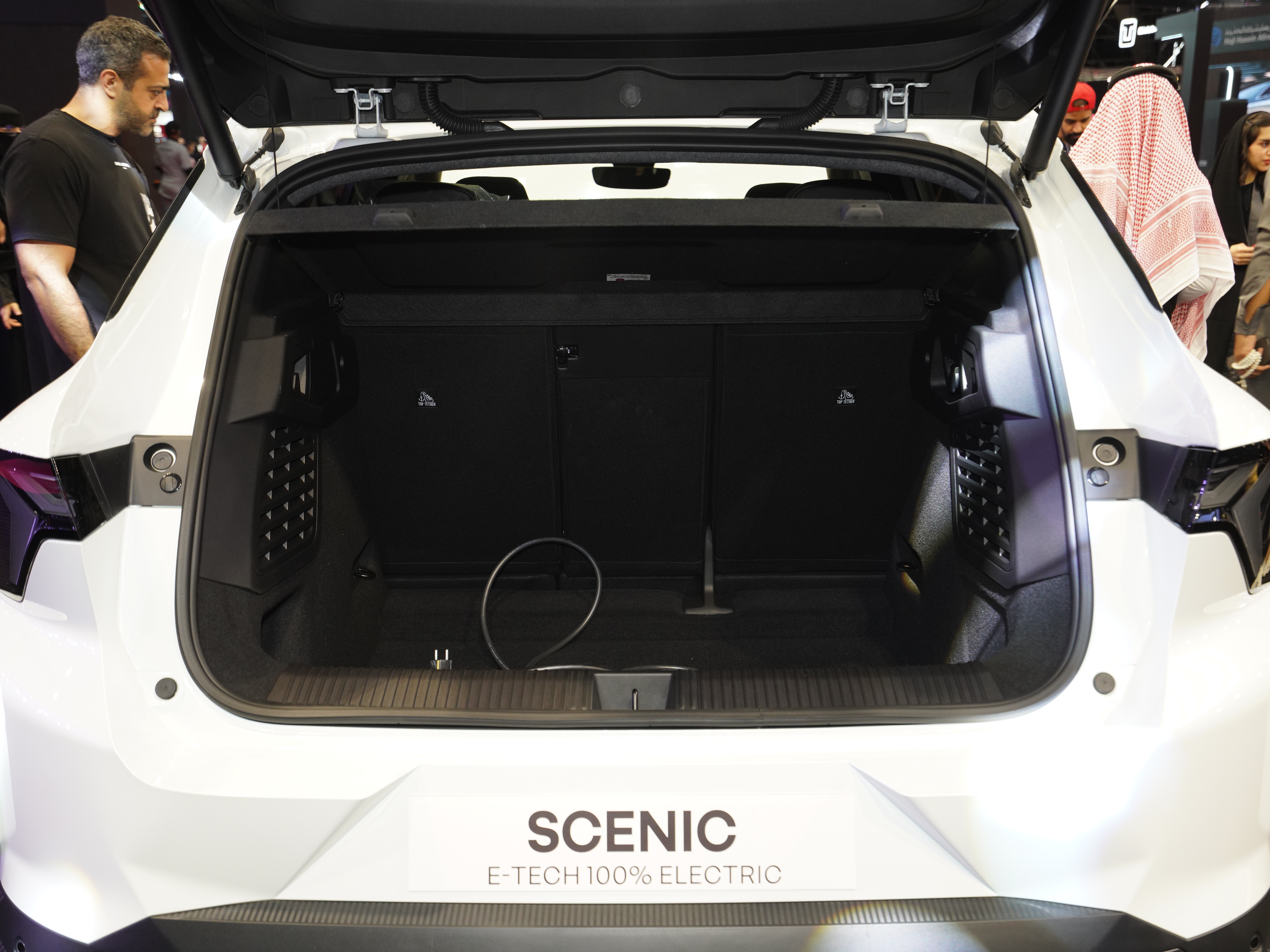 https://gcc-1307444343.cos.accelerate.myqcloud.com/cc/car-image/3d75d21e