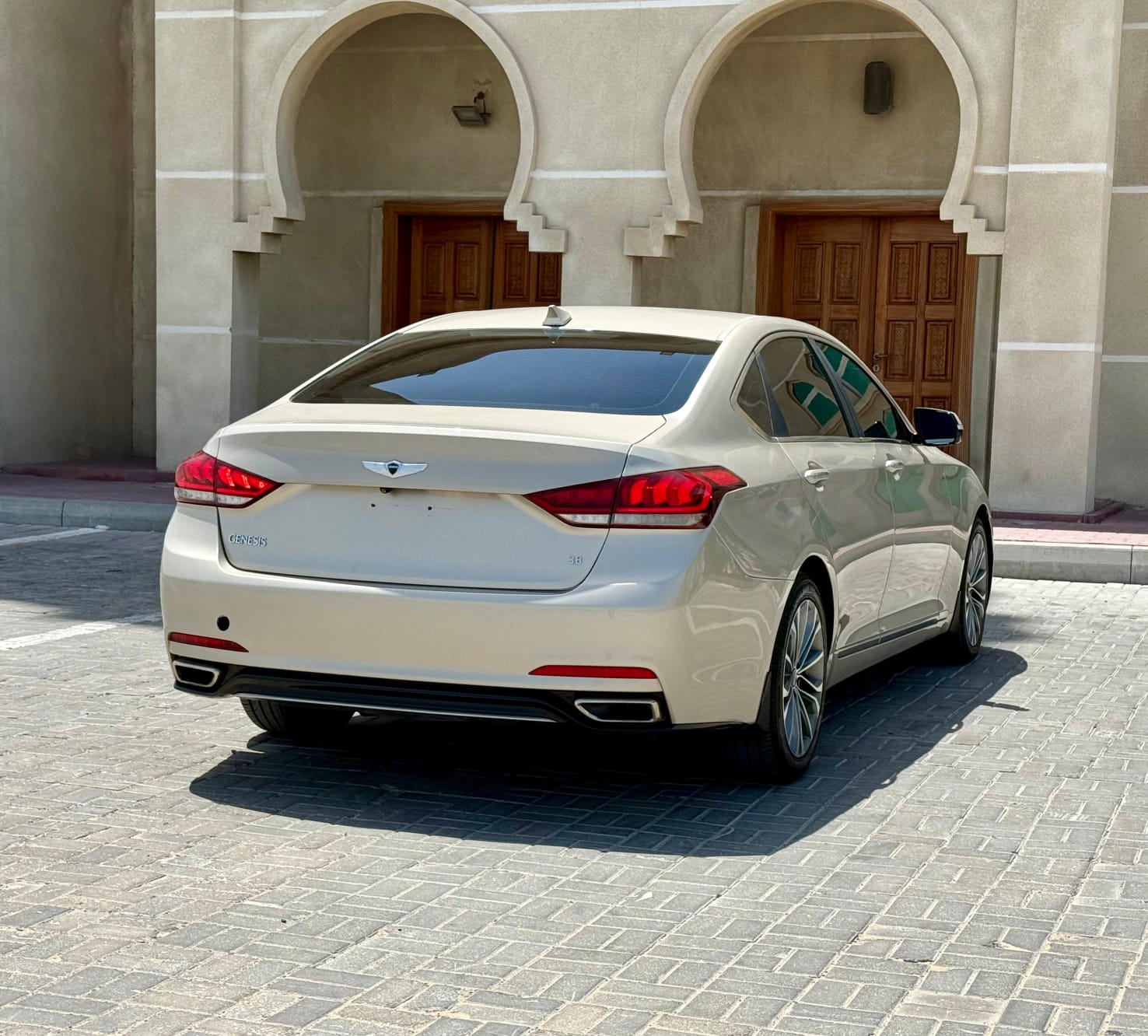 Genesis G90 2015