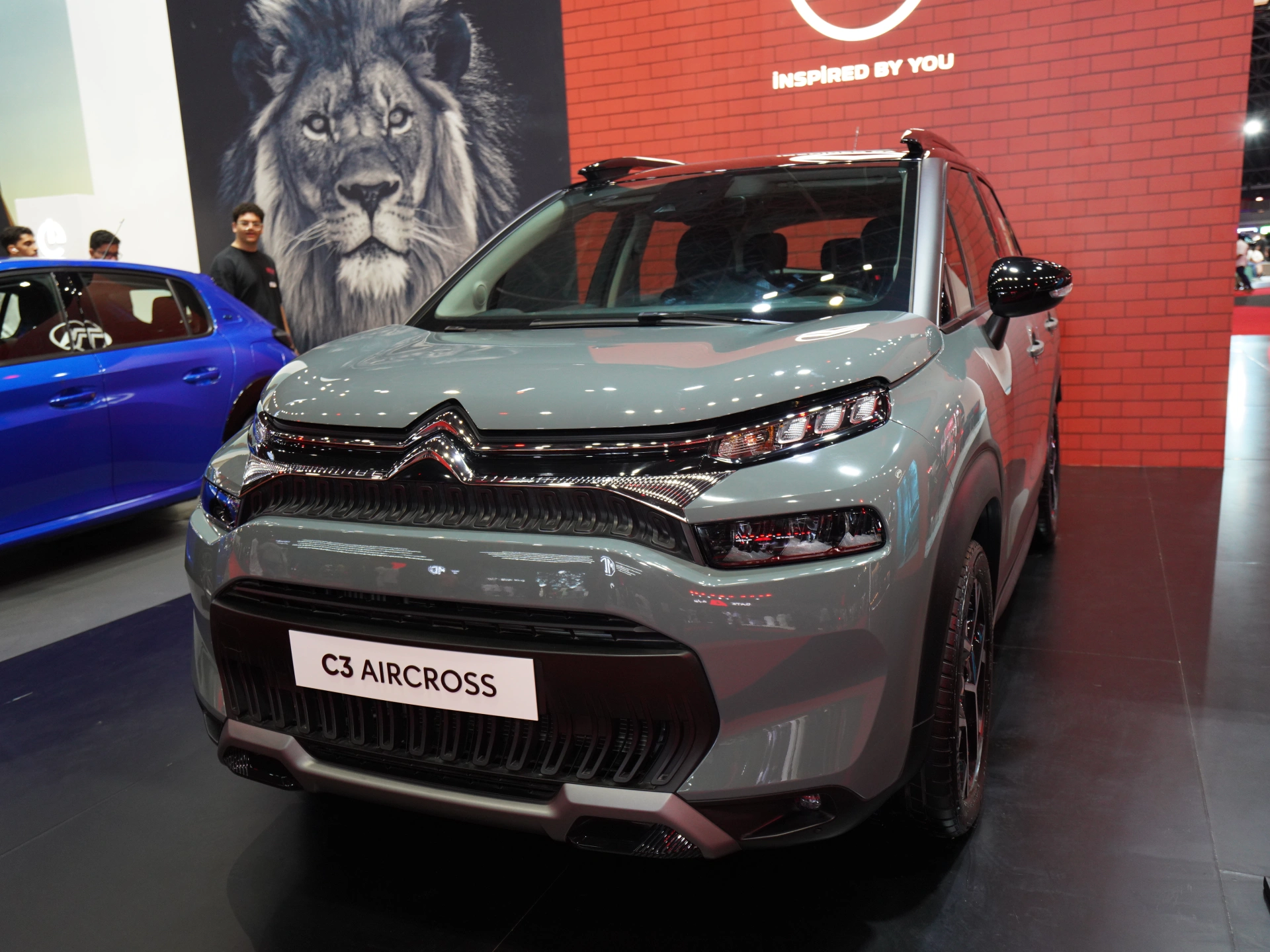 استكشف  سيتروين  سيتروين C3 Aircross الصور الخارجية والداخلية. اكتشف جميع جوانب وتفاصيل السيارات.