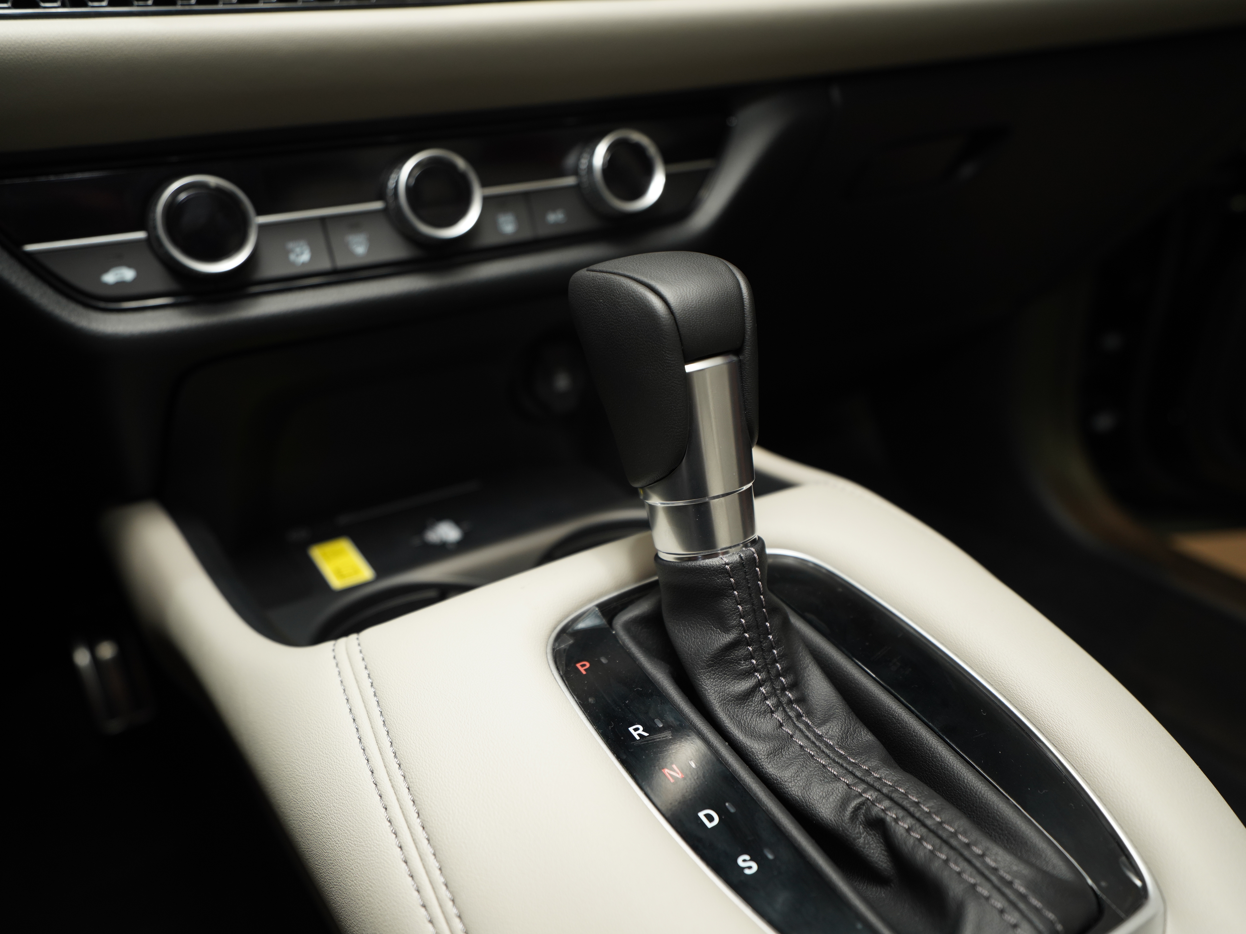 https://gcc-1307444343.cos.accelerate.myqcloud.com/cc/car-image/4c0459eb