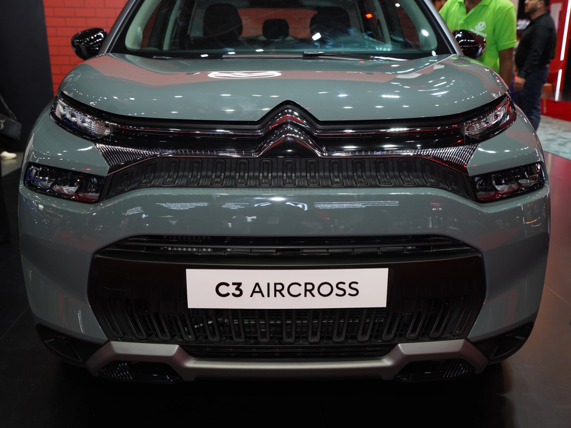 استكشف  سيتروين  سيتروين C3 Aircross الصور الخارجية والداخلية. اكتشف جميع جوانب وتفاصيل السيارات.