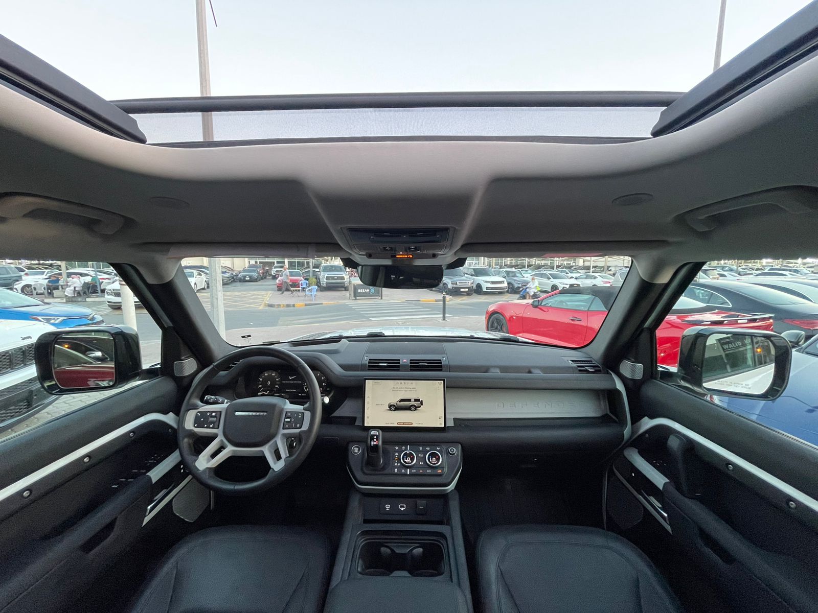 Land Rover Defender 2024