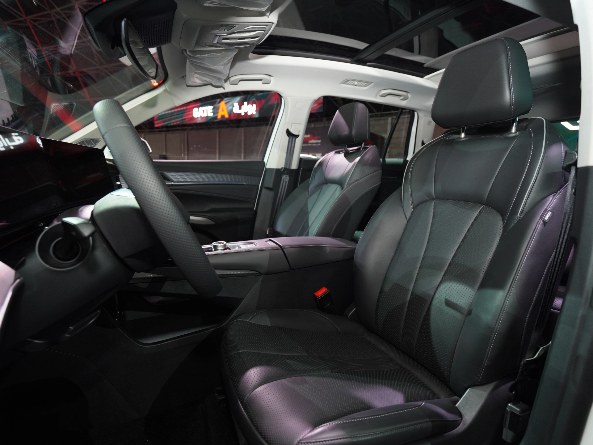 Discover MG MG RX9 Exterior Interior Images.Find all aspects and details of cars.