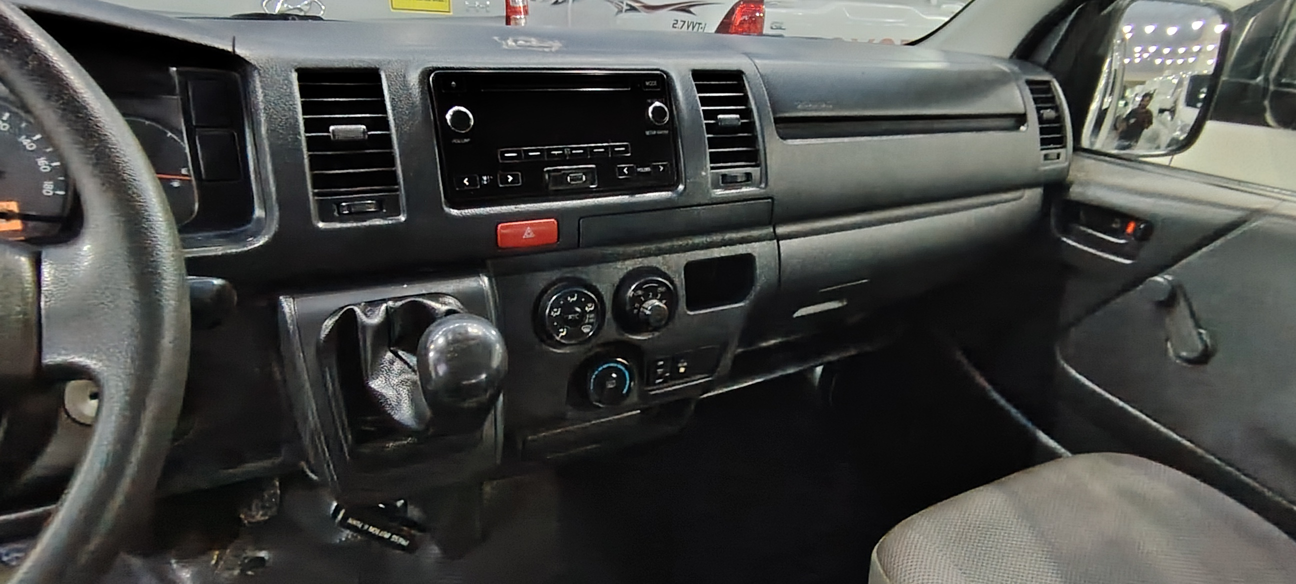 Toyota Hiace 2015 2.7L