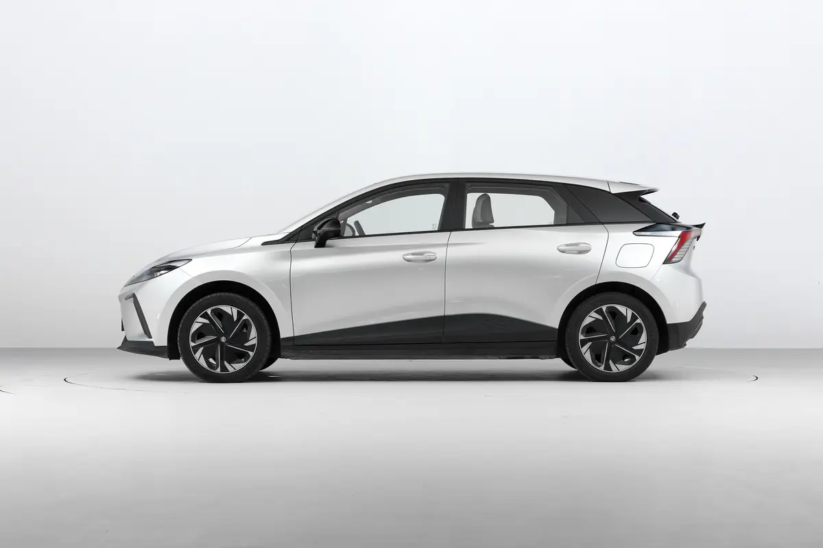 https://gcc-1307444343.cos.ap-singapore.myqcloud.com/cc/car-image/618a3352