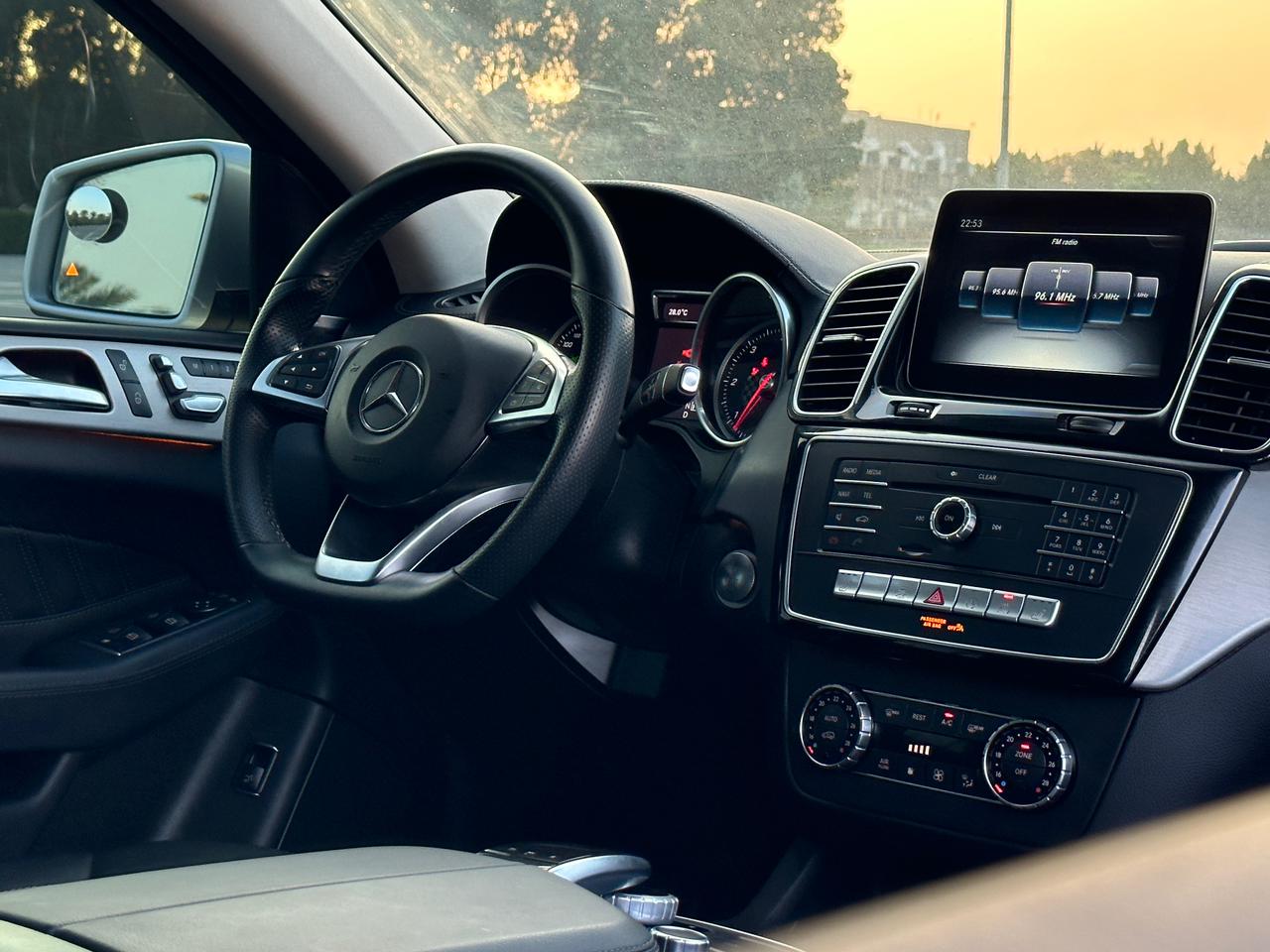 https://gcc-1307444343.cos.accelerate.myqcloud.com/cc/car-image/63d13496