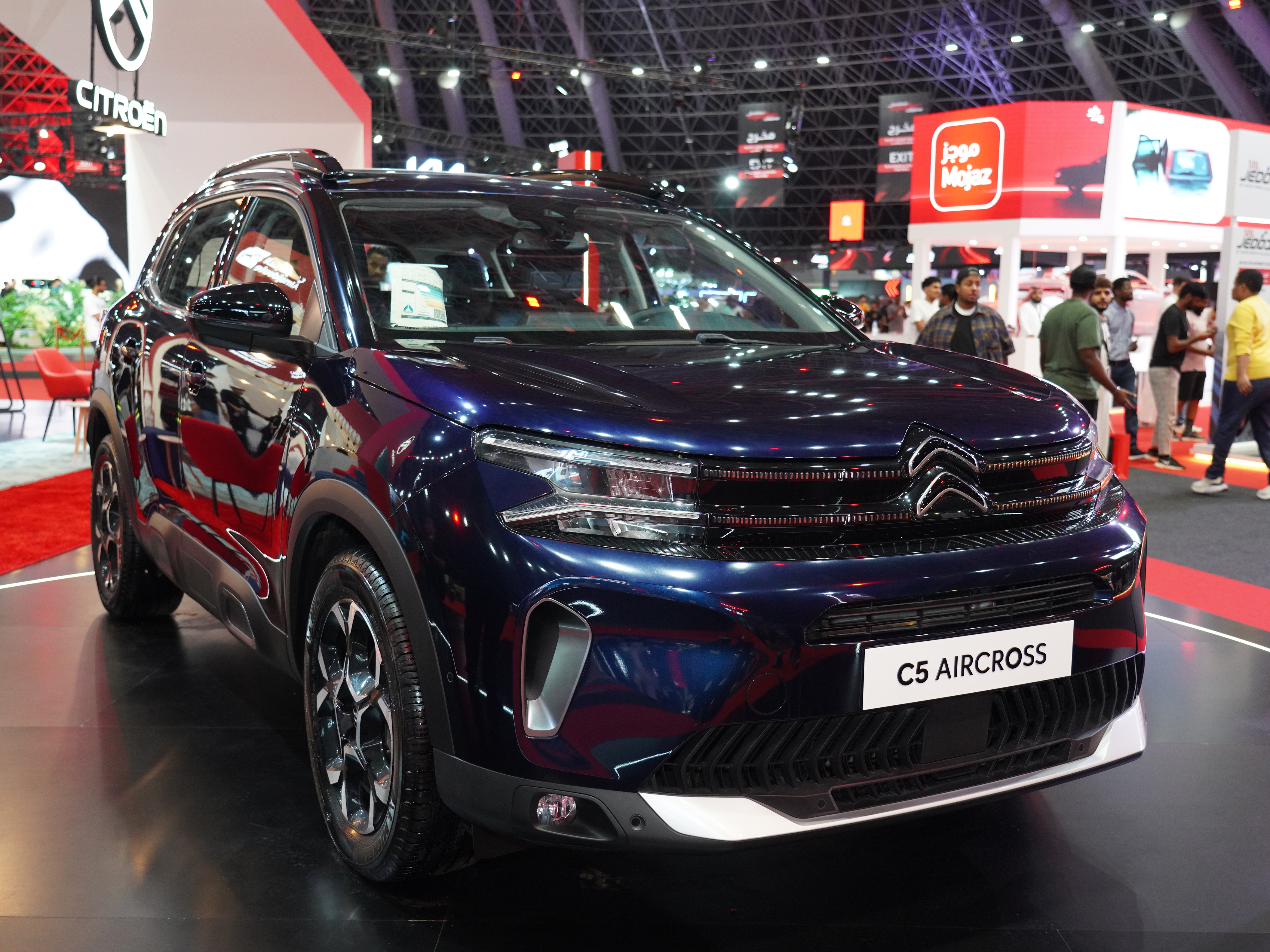 استكشف  سيتروين  سيتروين C5 Aircross الصور الخارجية والداخلية. اكتشف جميع جوانب وتفاصيل السيارات.