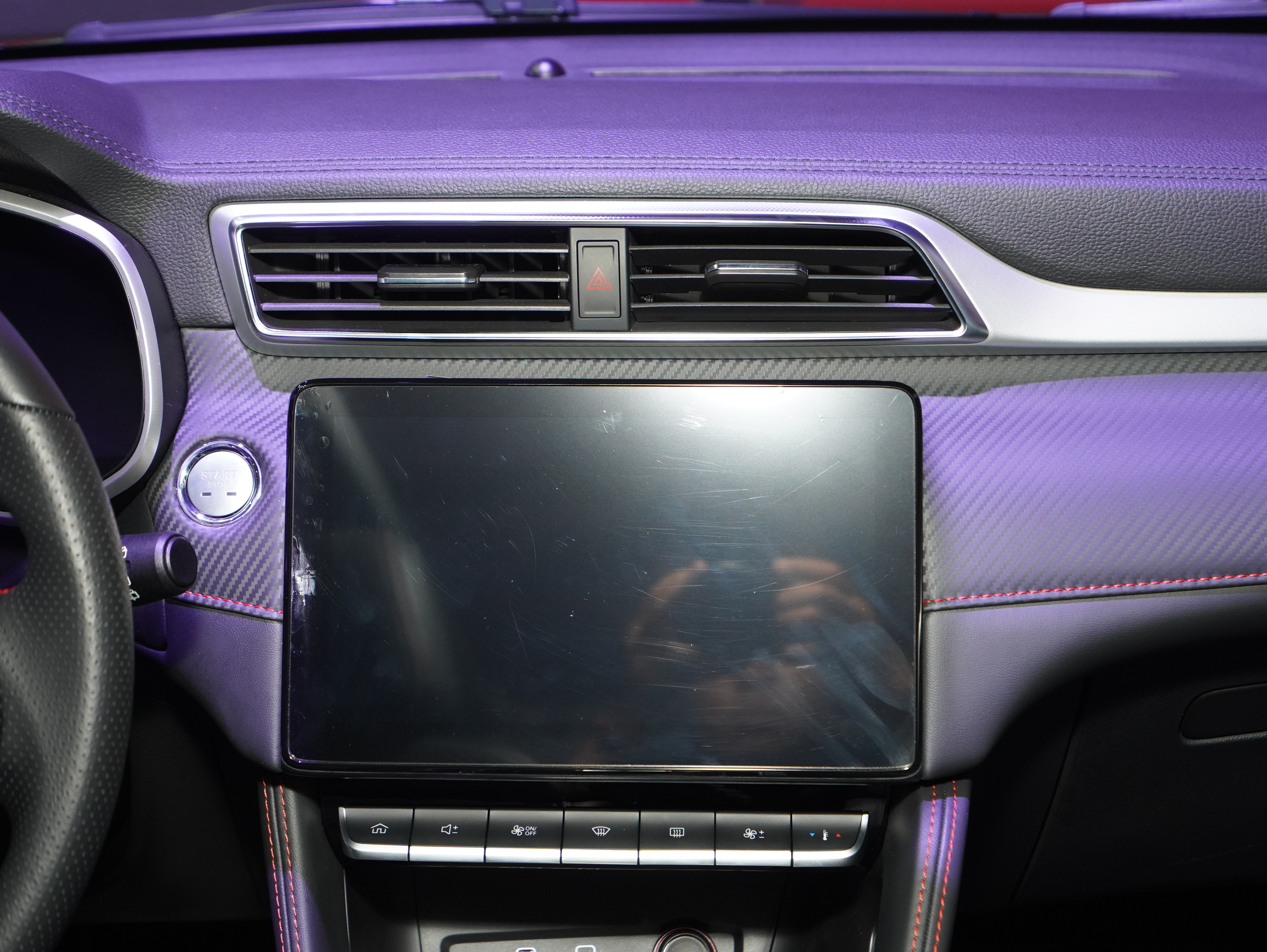 الصورة interior 2 لطراز MG ZS EV