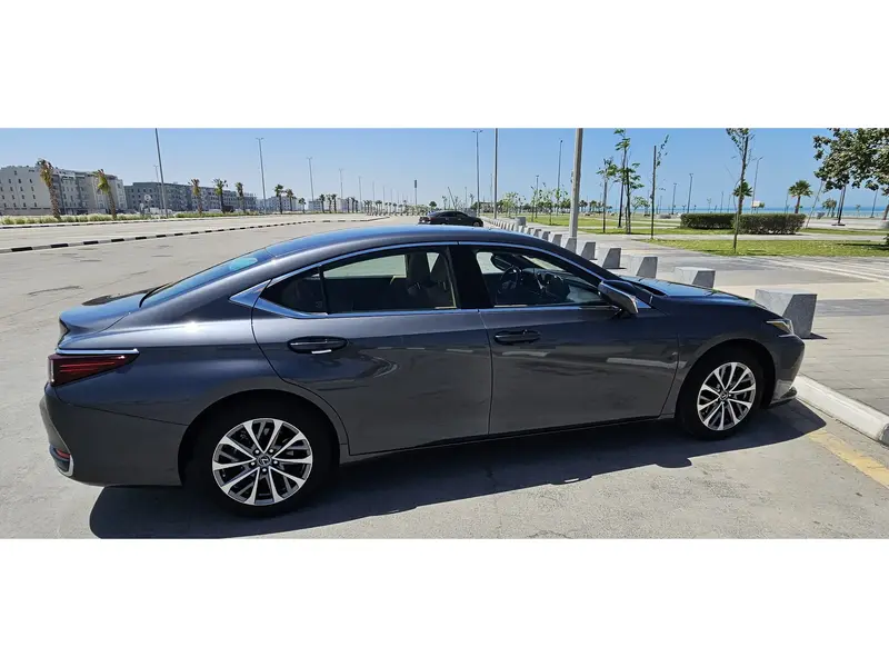 Lexus ES 2022