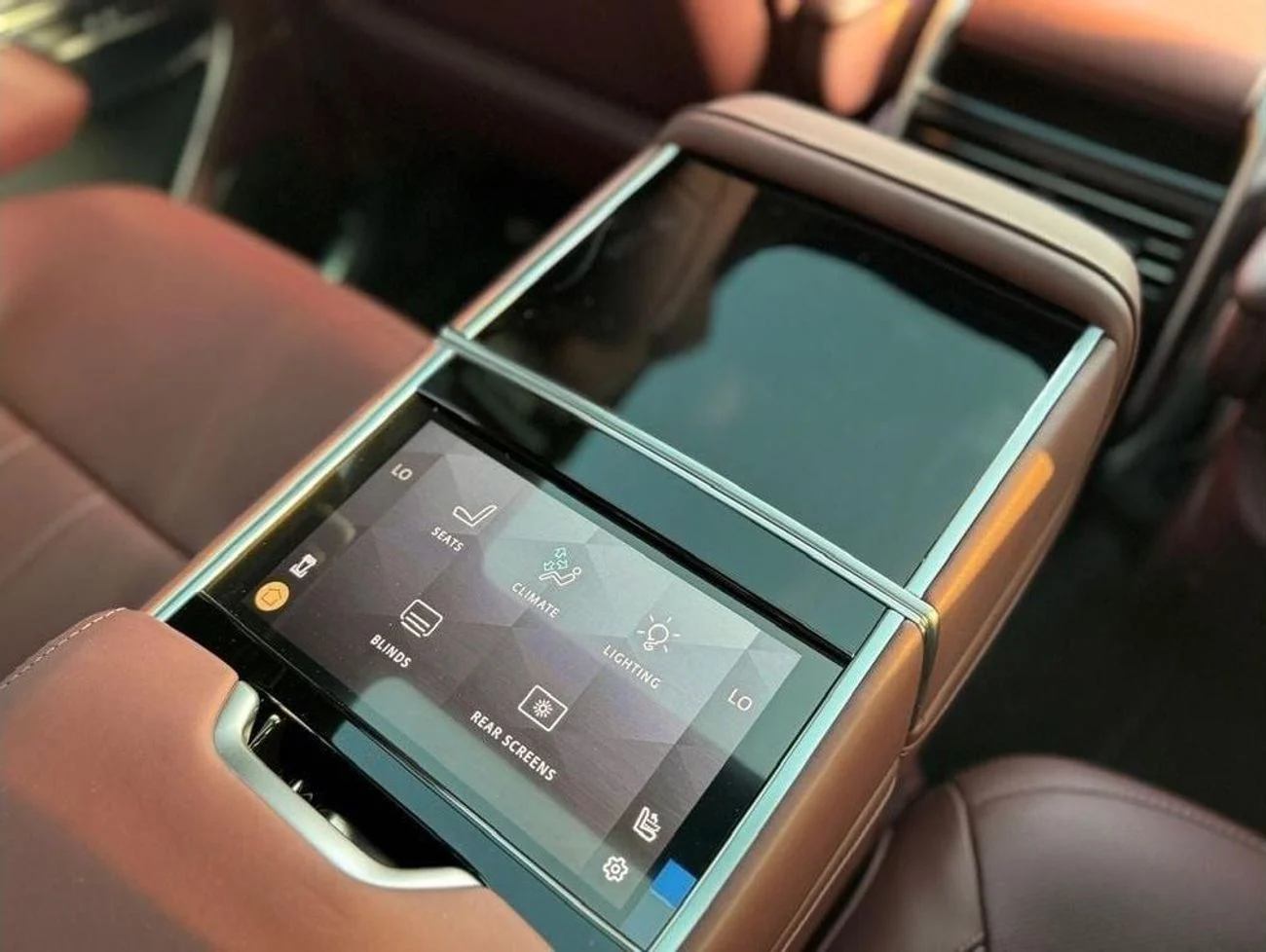 Discover undefined undefined Exterior Interior Images.Find all aspects and details of cars.