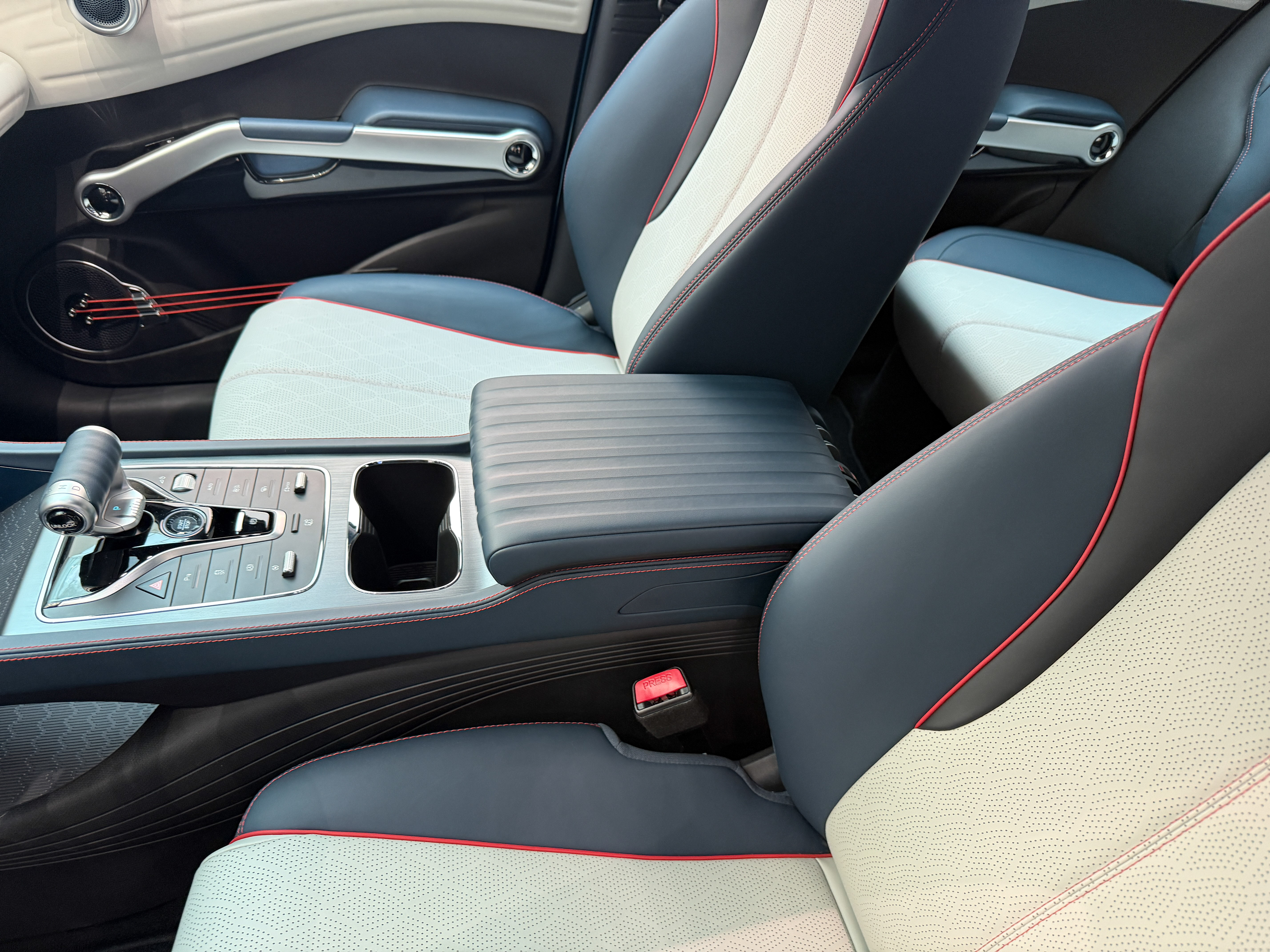 Discover BYD BYD Atto 3 Exterior Interior Images.Find all aspects and details of cars.