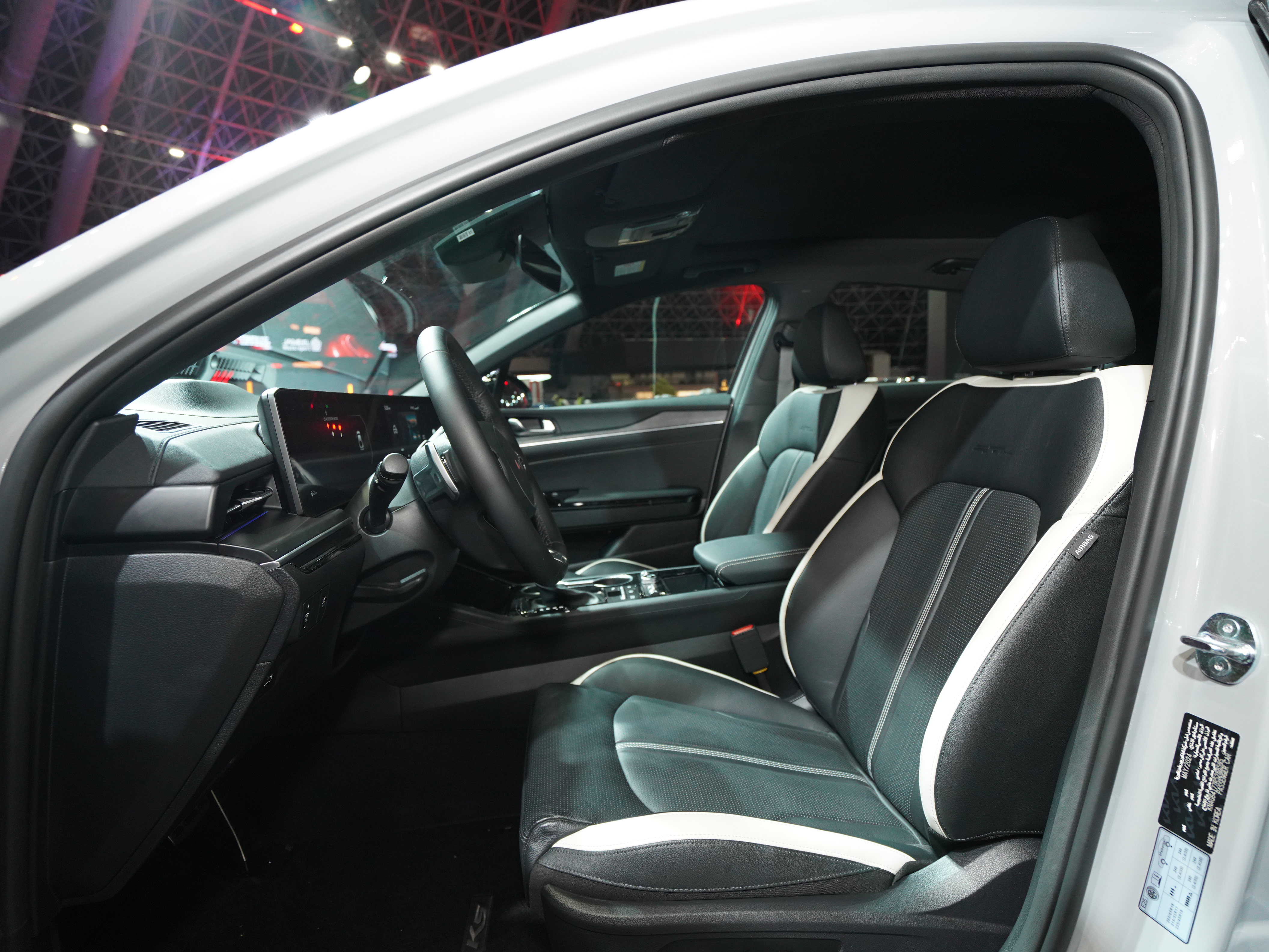 https://gcc-1307444343.cos.accelerate.myqcloud.com/cc/car-image/735ae60a