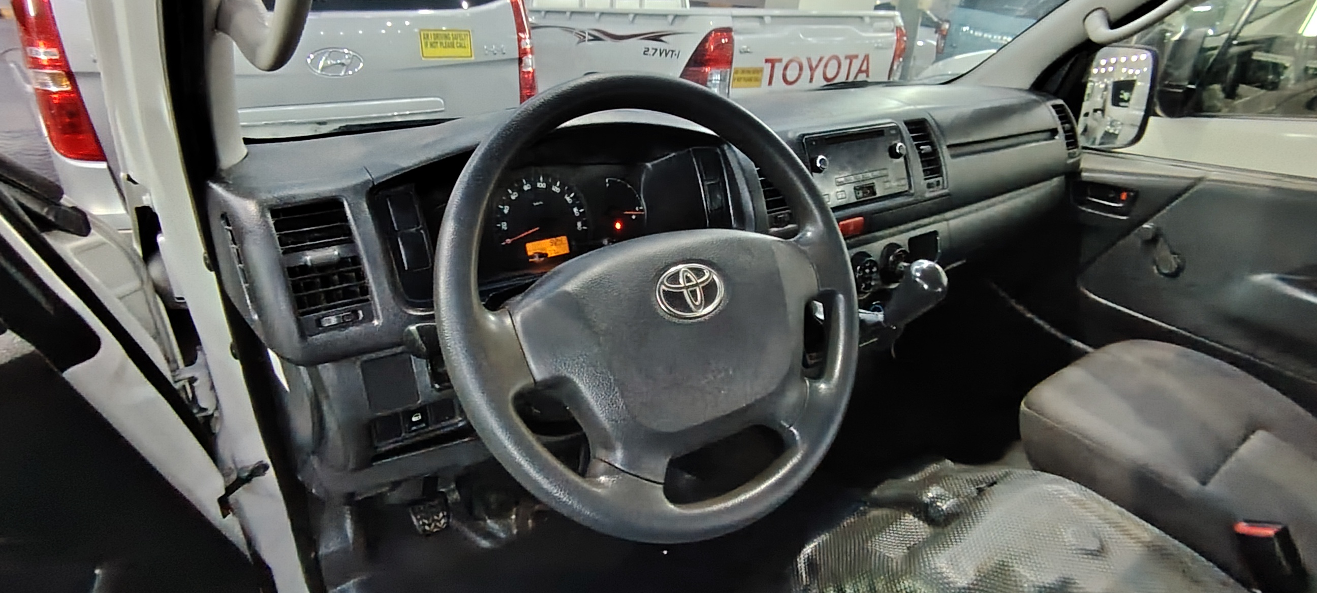 Toyota Hiace 2015 2.7L