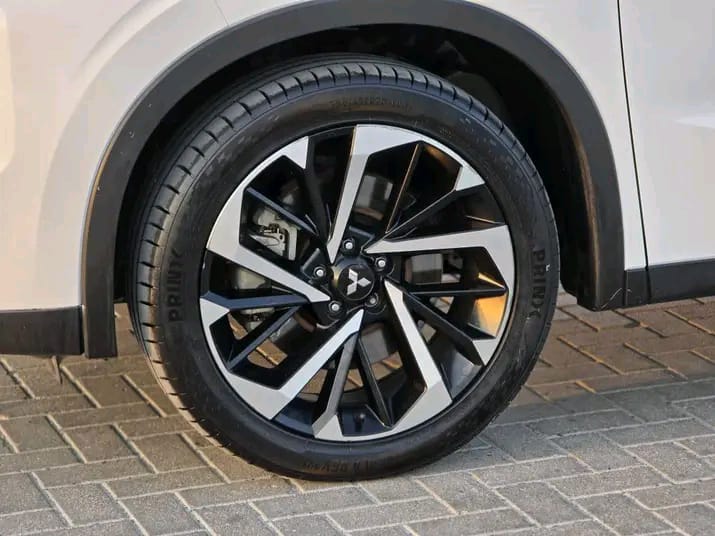 Mitsubishi Outlander 2023