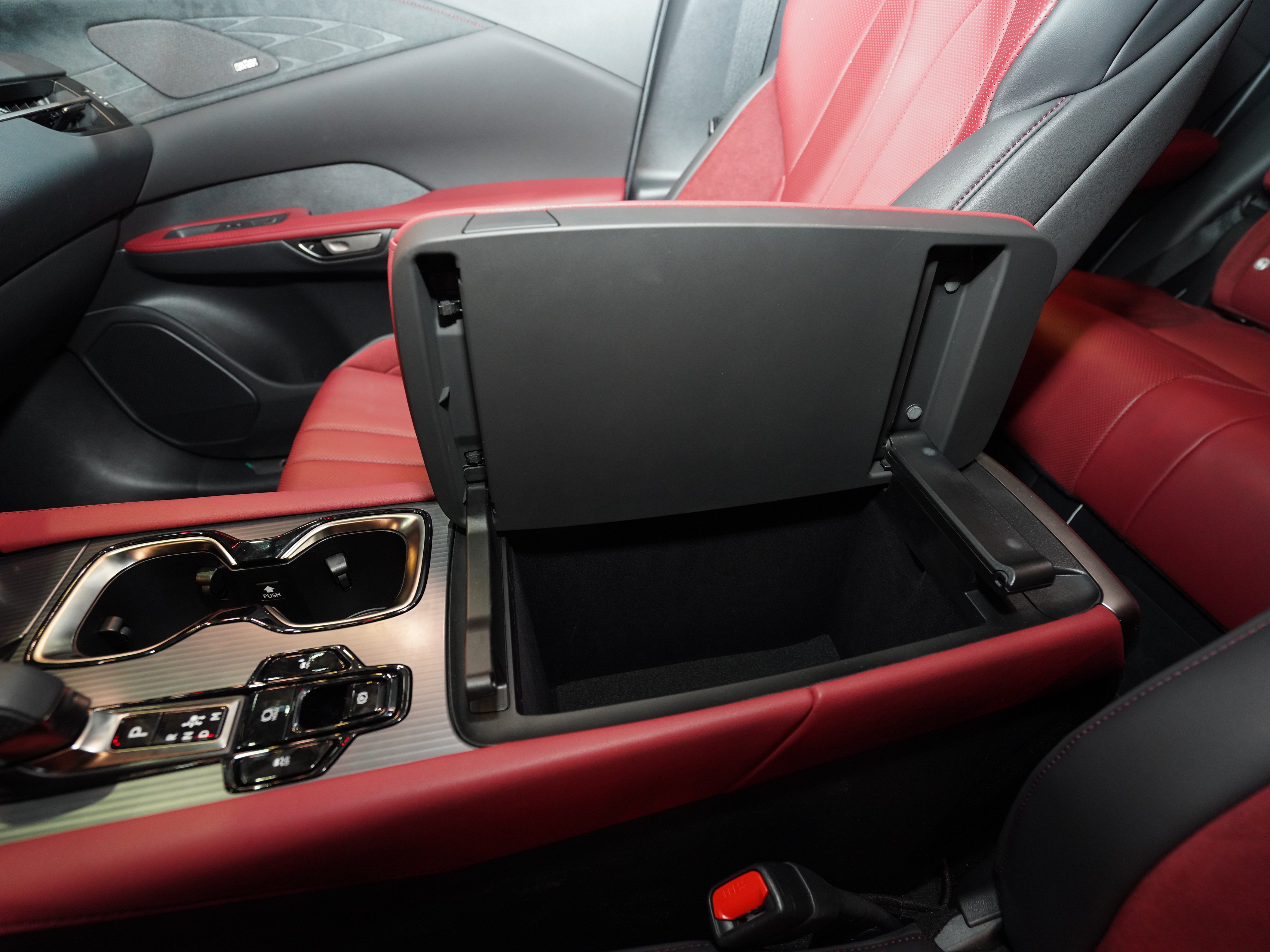 https://gcc-1307444343.cos.accelerate.myqcloud.com/cc/car-image/8161f697